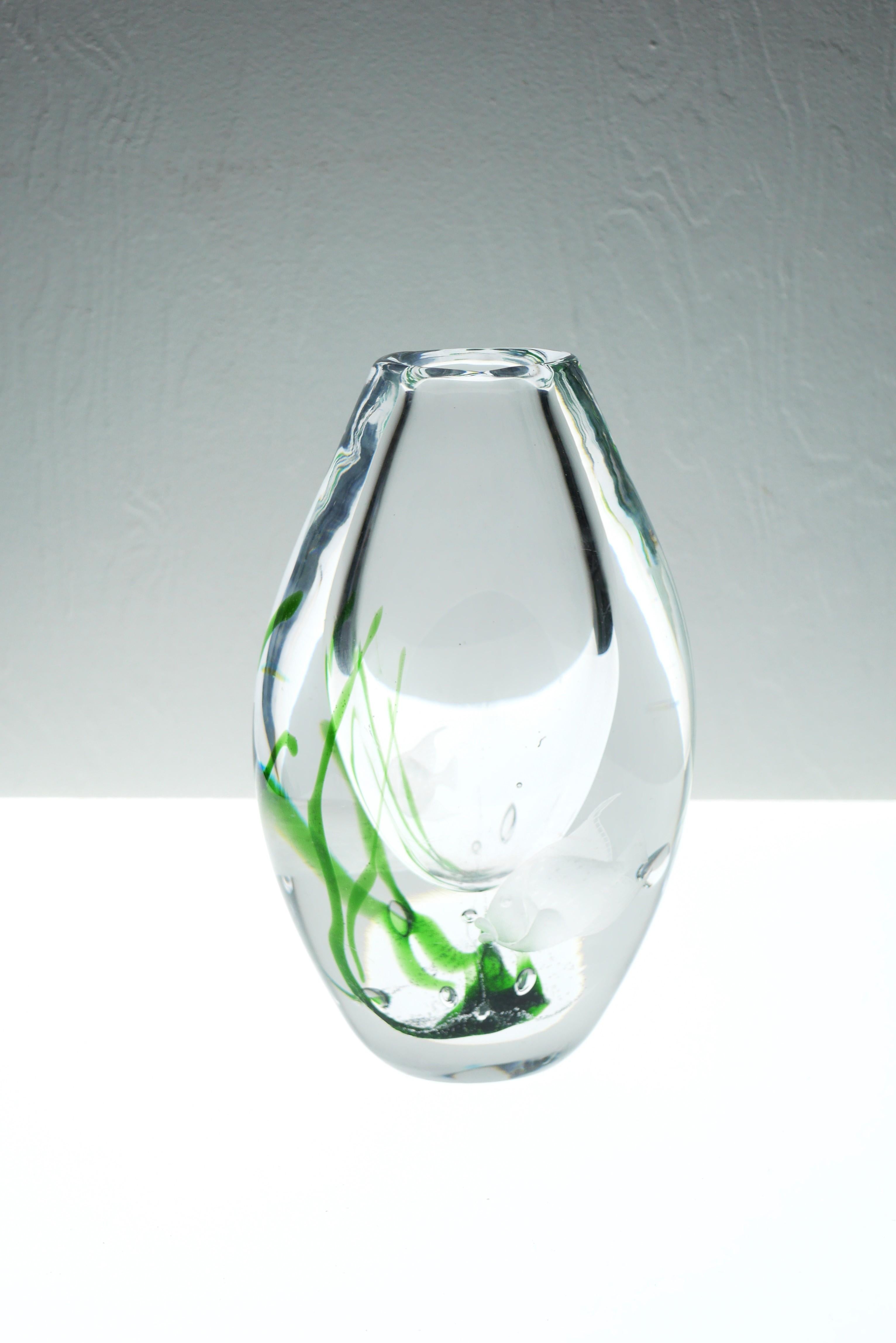 Un extraordinaire vase en verre vintage signé, soufflé à la main, connu sous le nom de 