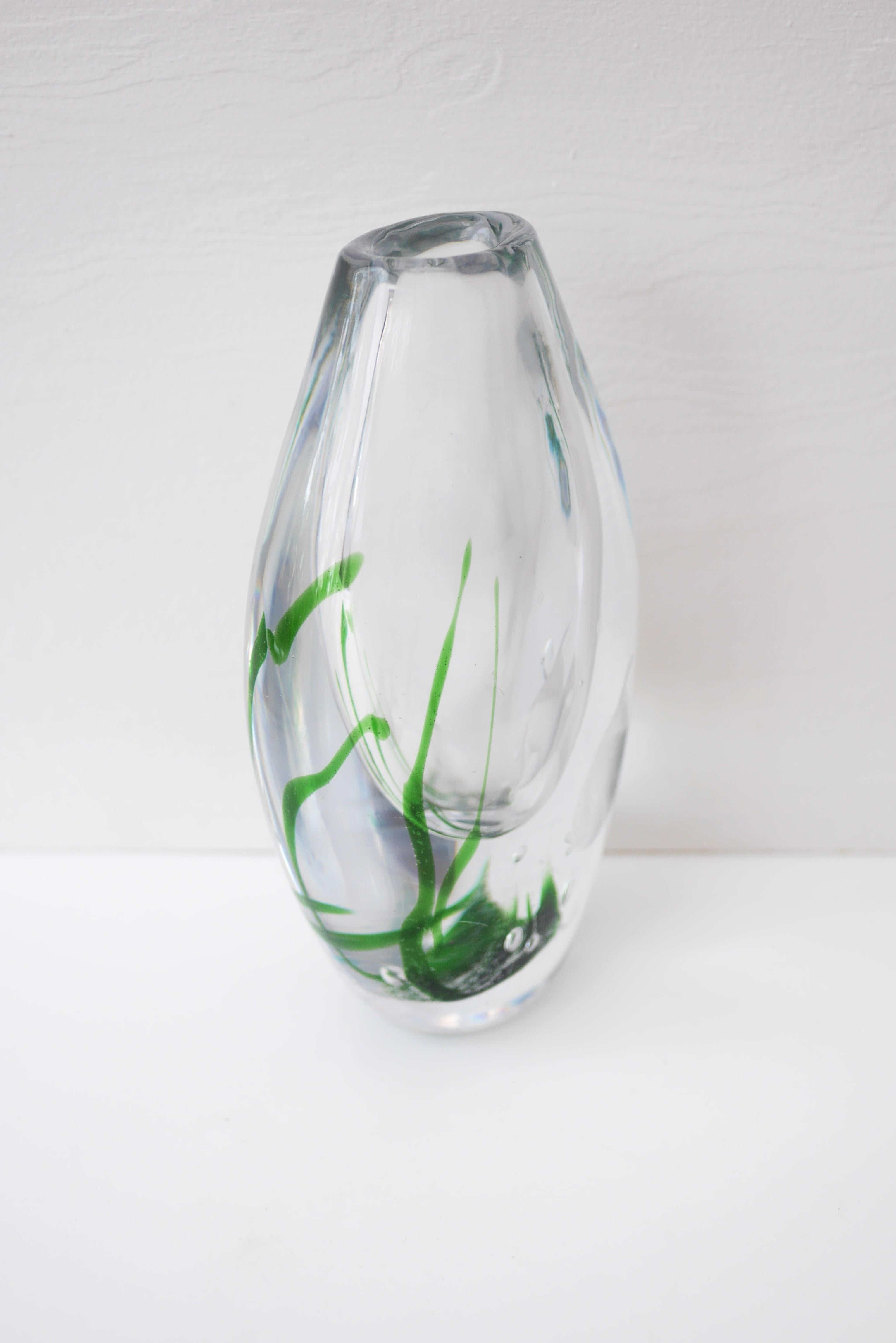 Mid-century modern seaweed and fish vase made by Vicke Lindstrand Kosta, Sweden For Sale 3