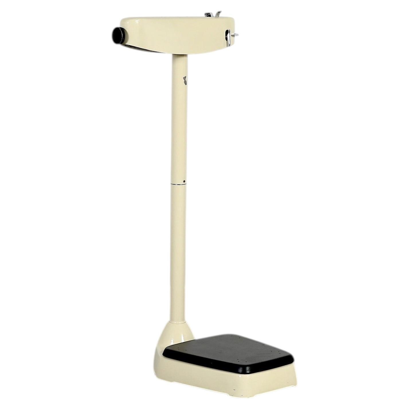 Mid-Century Modern Seca Body Weight Scale, Enameled Metal, 1960s For Sale