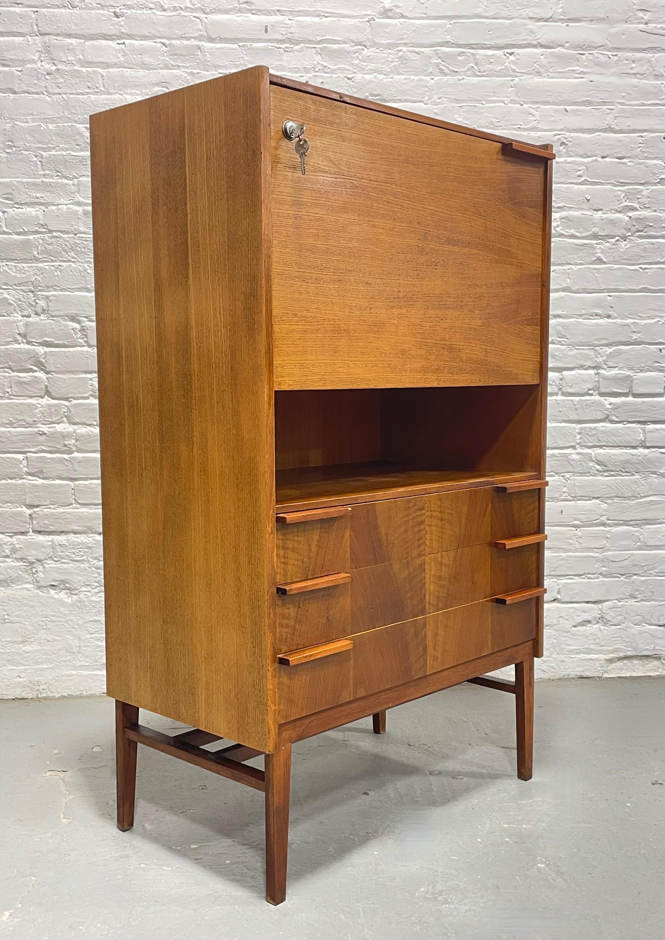 Moderner Sekretär / Bar aus der Jahrhundertmitte von František Mezuláník für UP Závody im Zustand „Gut“ im Angebot in Weehawken, NJ