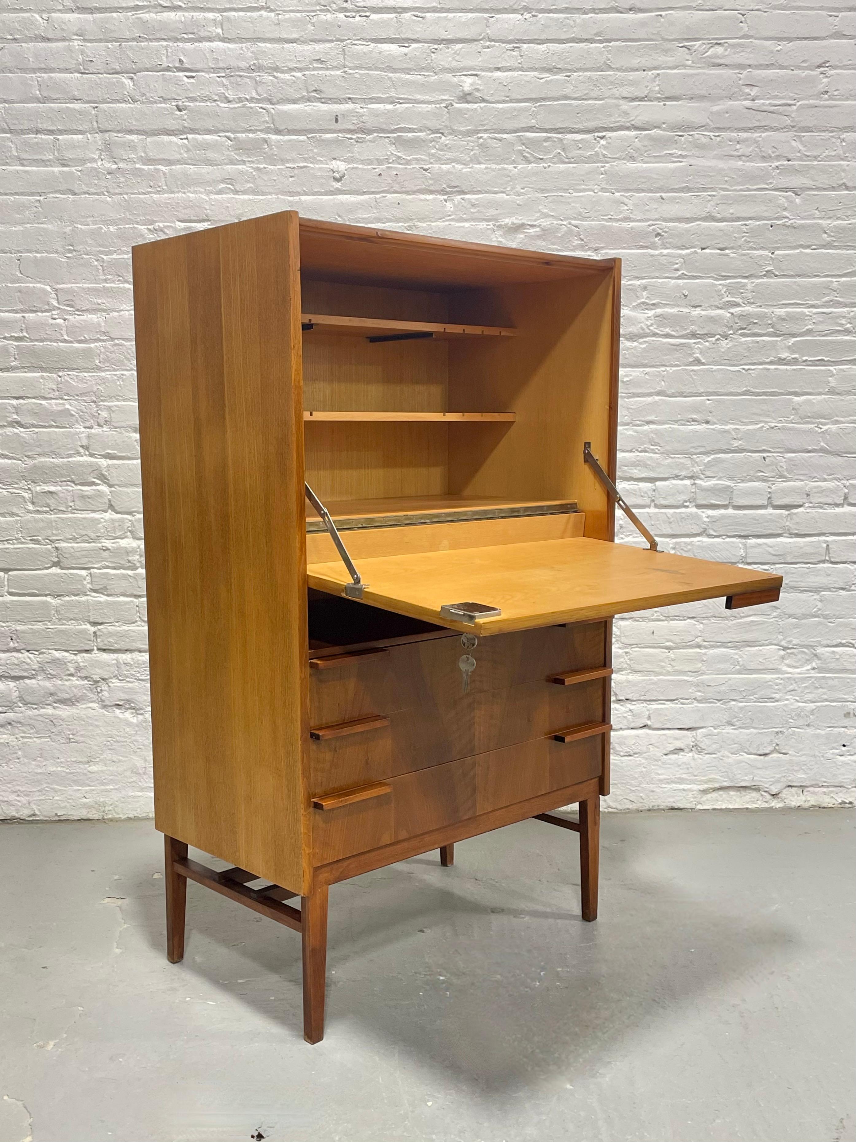 Moderner Sekretär / Bar aus der Jahrhundertmitte von František Mezuláník für UP Závody (Mitte des 20. Jahrhunderts) im Angebot