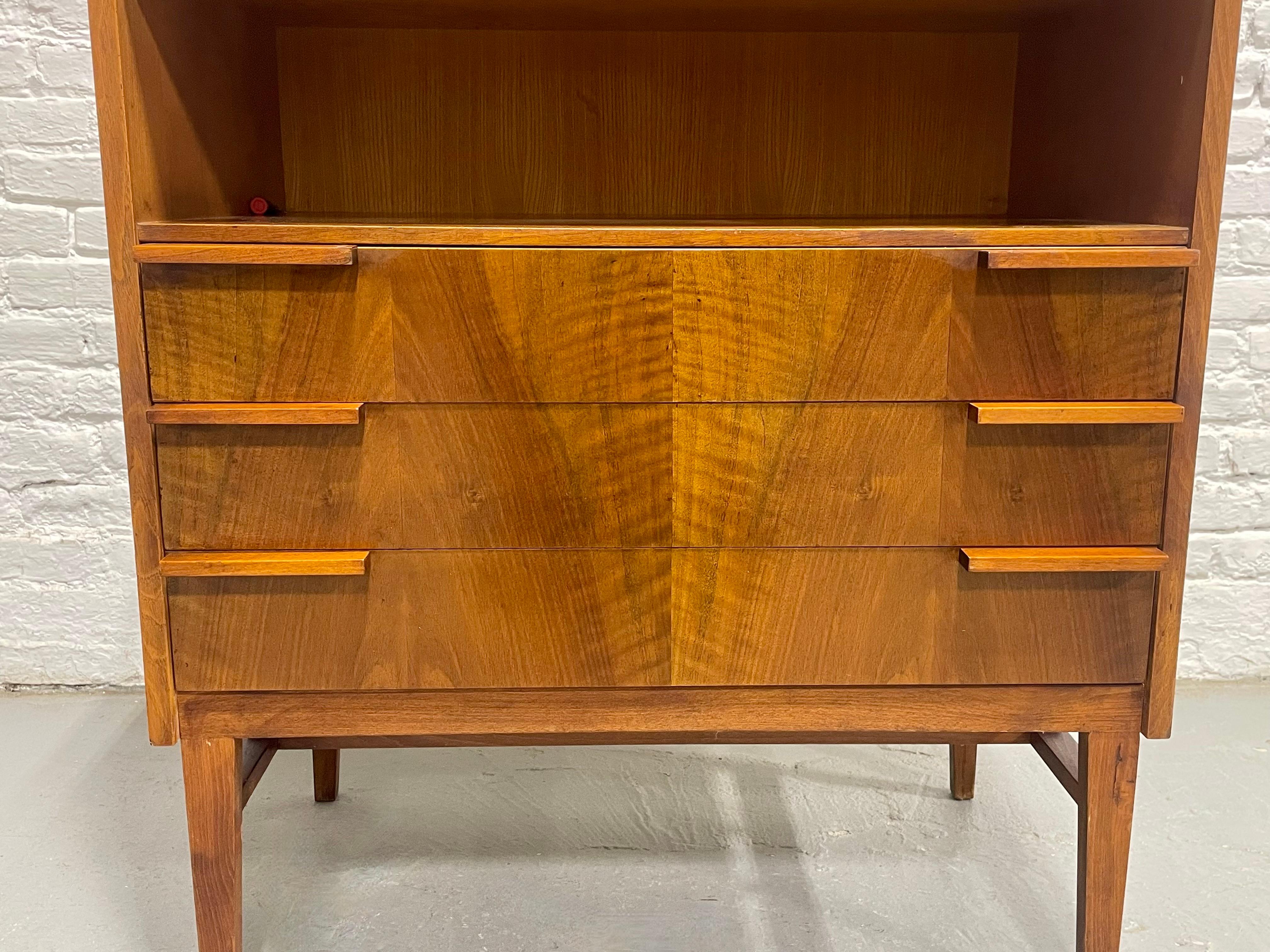 Moderner Sekretär / Bar aus der Jahrhundertmitte von František Mezuláník für UP Závody (Buchenholz) im Angebot