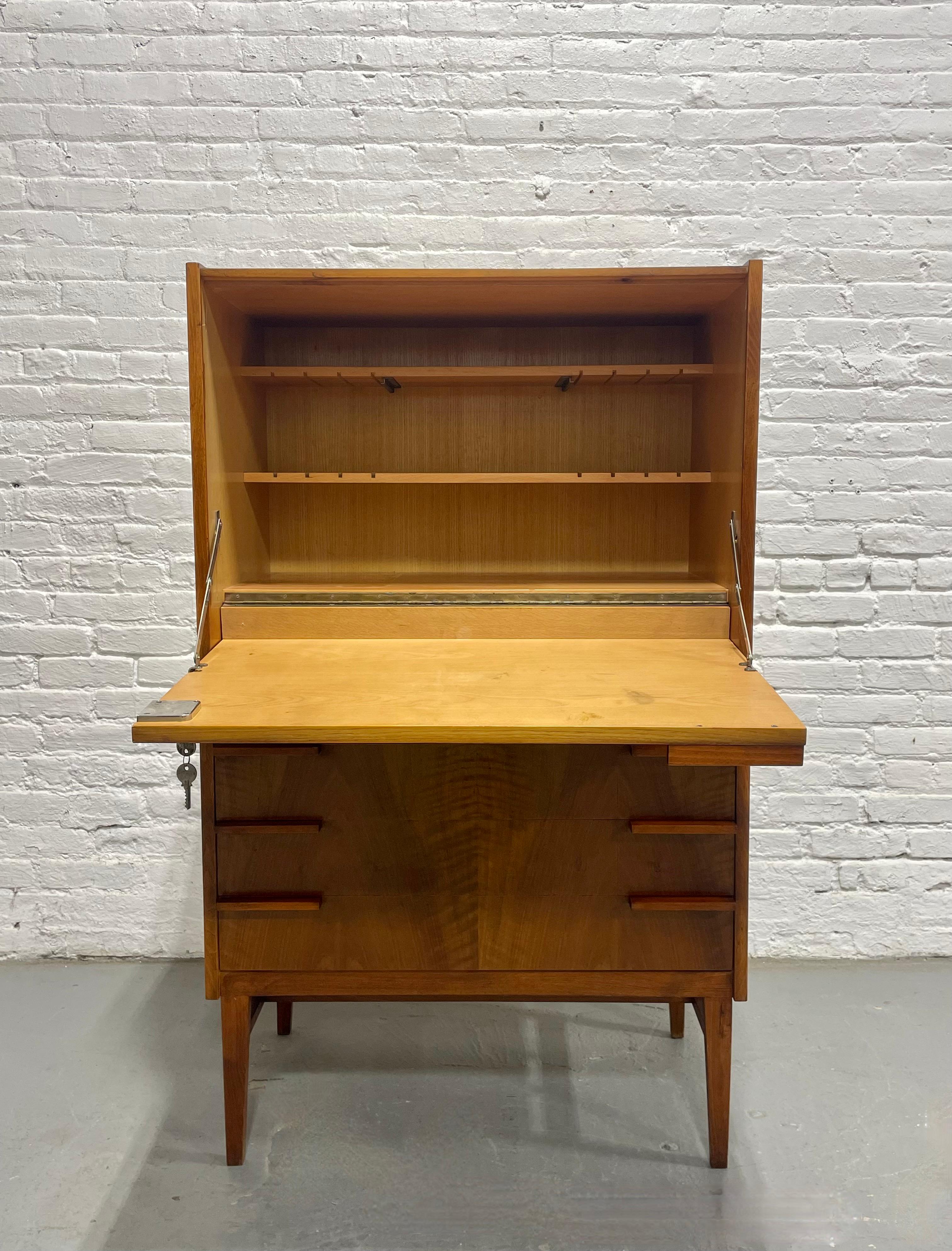 Moderner Sekretär / Bar aus der Jahrhundertmitte von František Mezuláník für UP Závody im Angebot 1