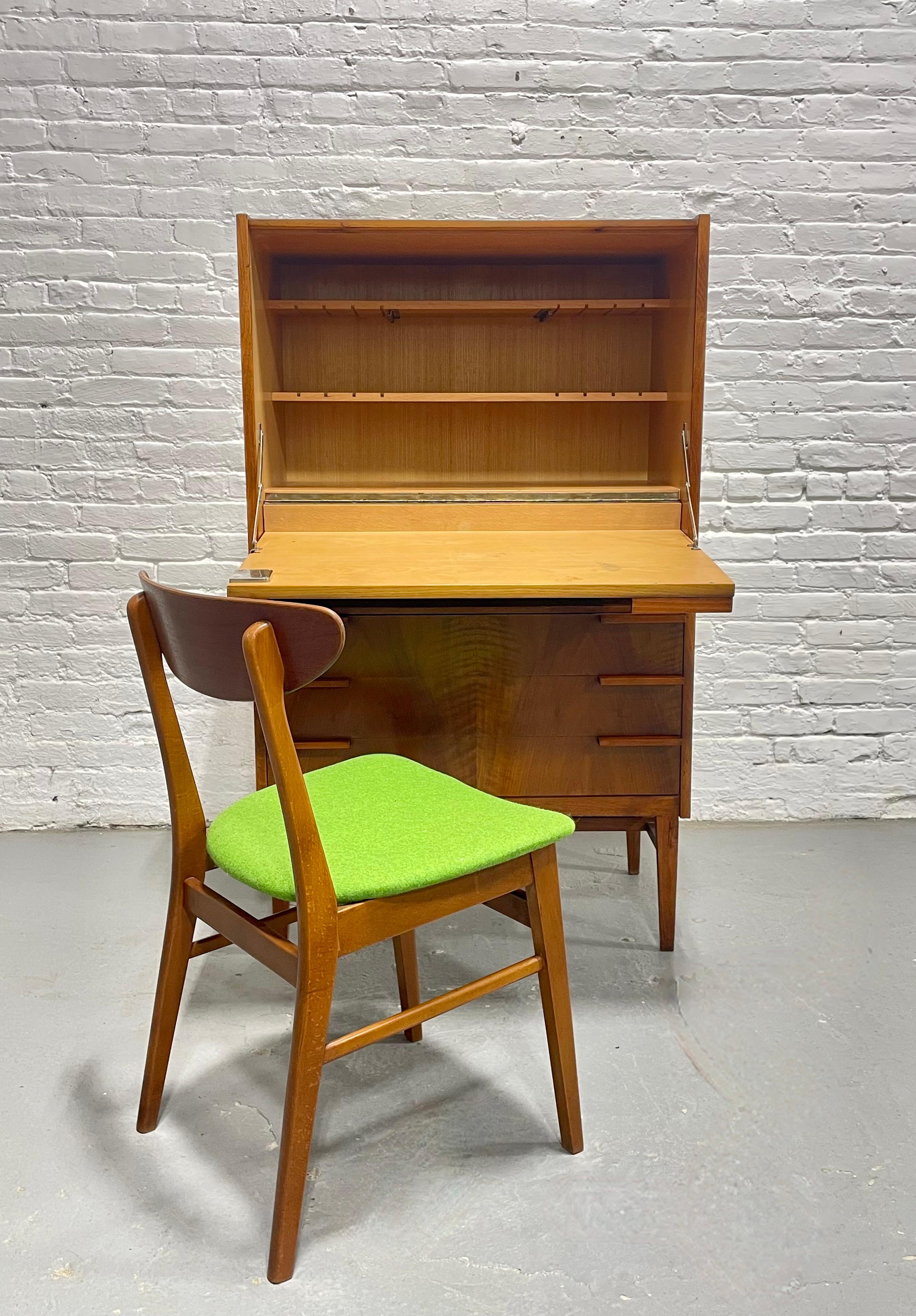 Moderner Sekretär / Bar aus der Jahrhundertmitte von František Mezuláník für UP Závody im Angebot 2