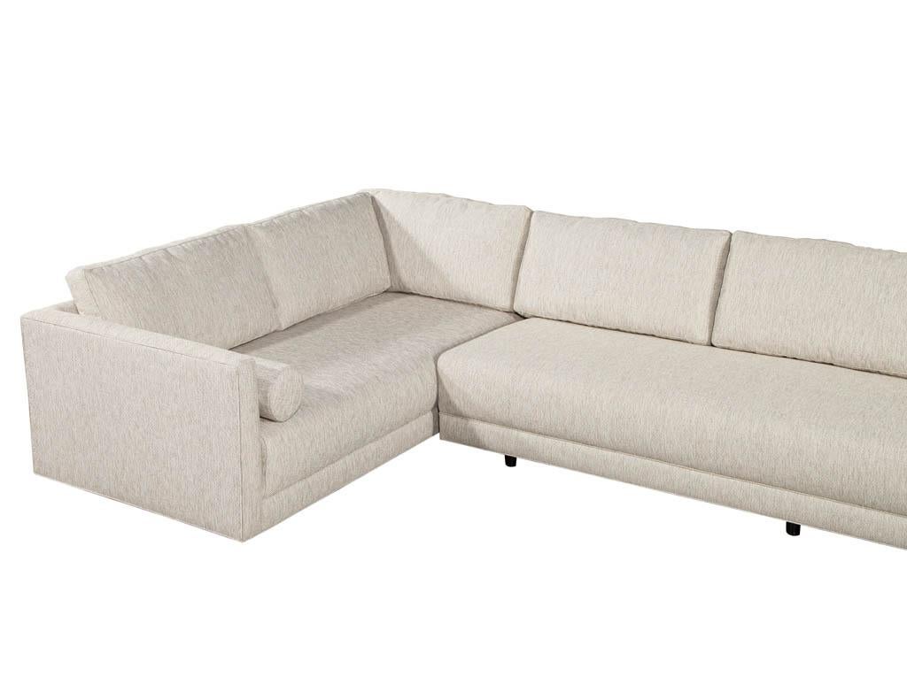 Mid-Century Modern Sectional Sofa in Textured Linen For Sale 5