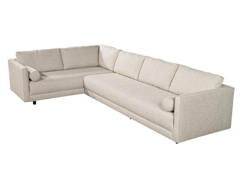 Mid-Century Modern Sectional Sofa in Textured Linen For Sale 6