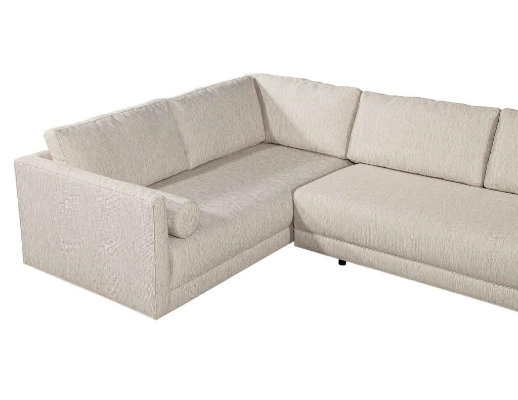 Mid-Century Modern Sectional Sofa in Textured Linen For Sale 8
