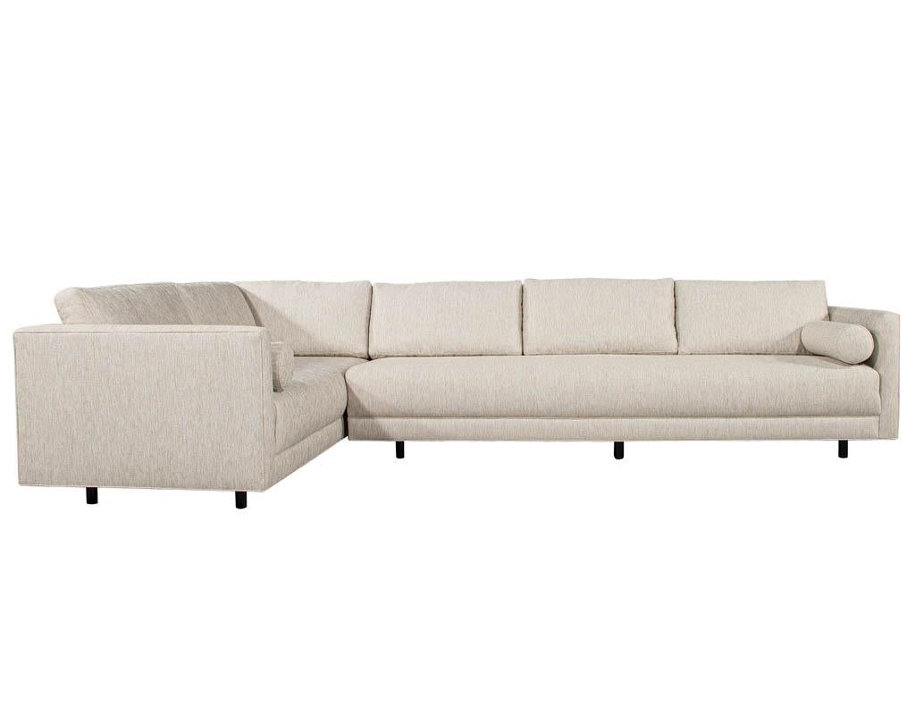 Mid-Century Modern Sectional Sofa in Textured Linen For Sale 9