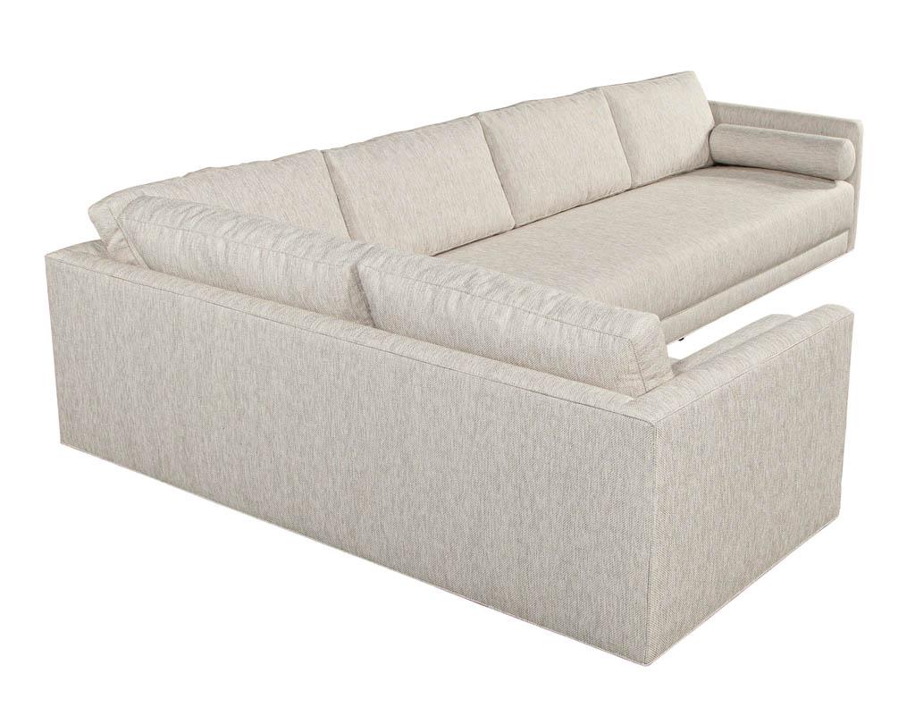 Mid-Century Modern Sectional Sofa in Textured Linen For Sale 3