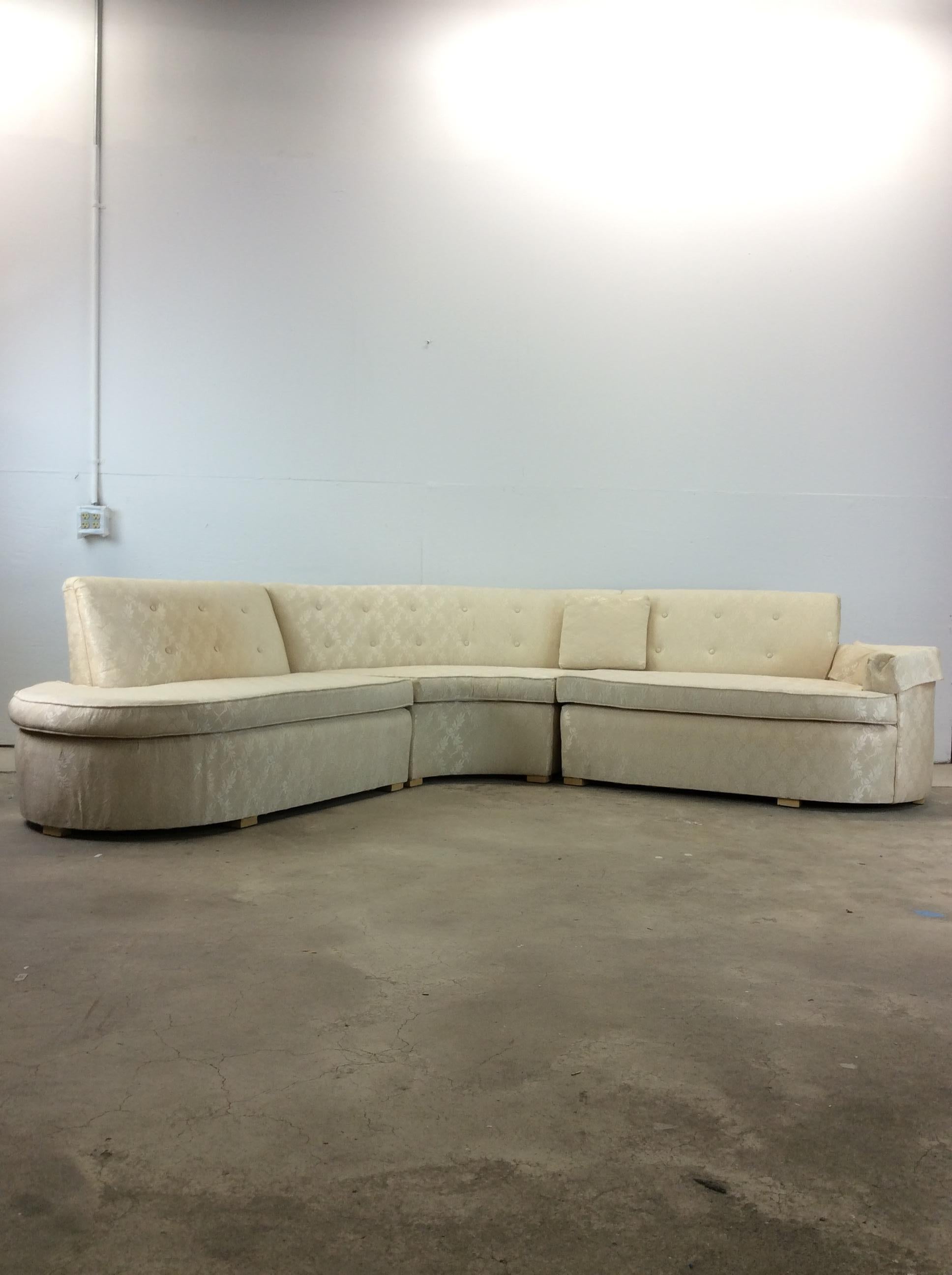 Canapé sectionnel moderne du milieu du siècle avec tissu d'ameublement vintage Bon état - En vente à Freehold, NJ