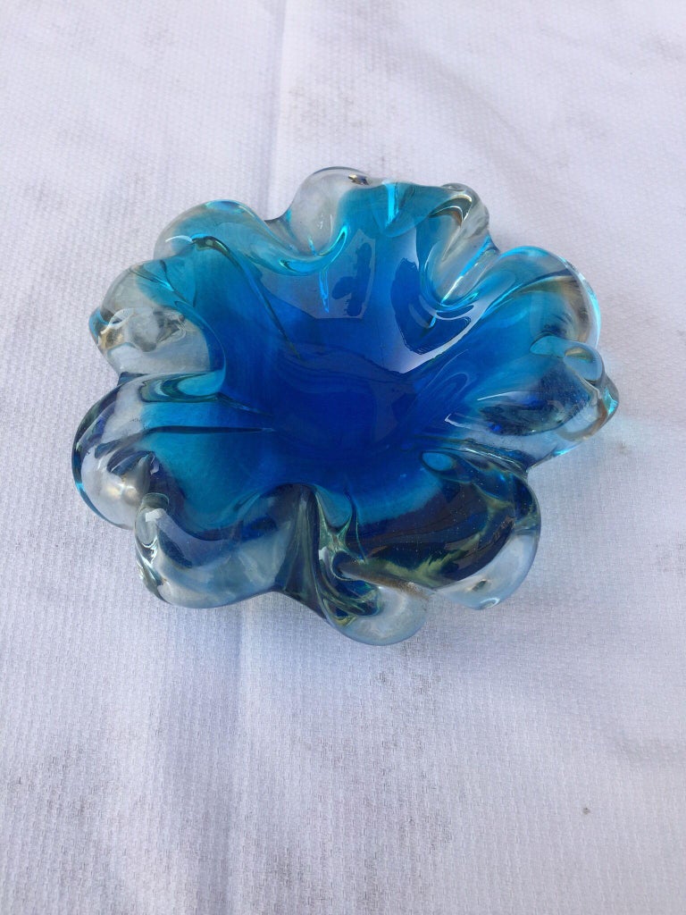 Sommerso Murano ashtray in shades of dark blue, it's made in Italy in the 1970s and in perfect conditions.