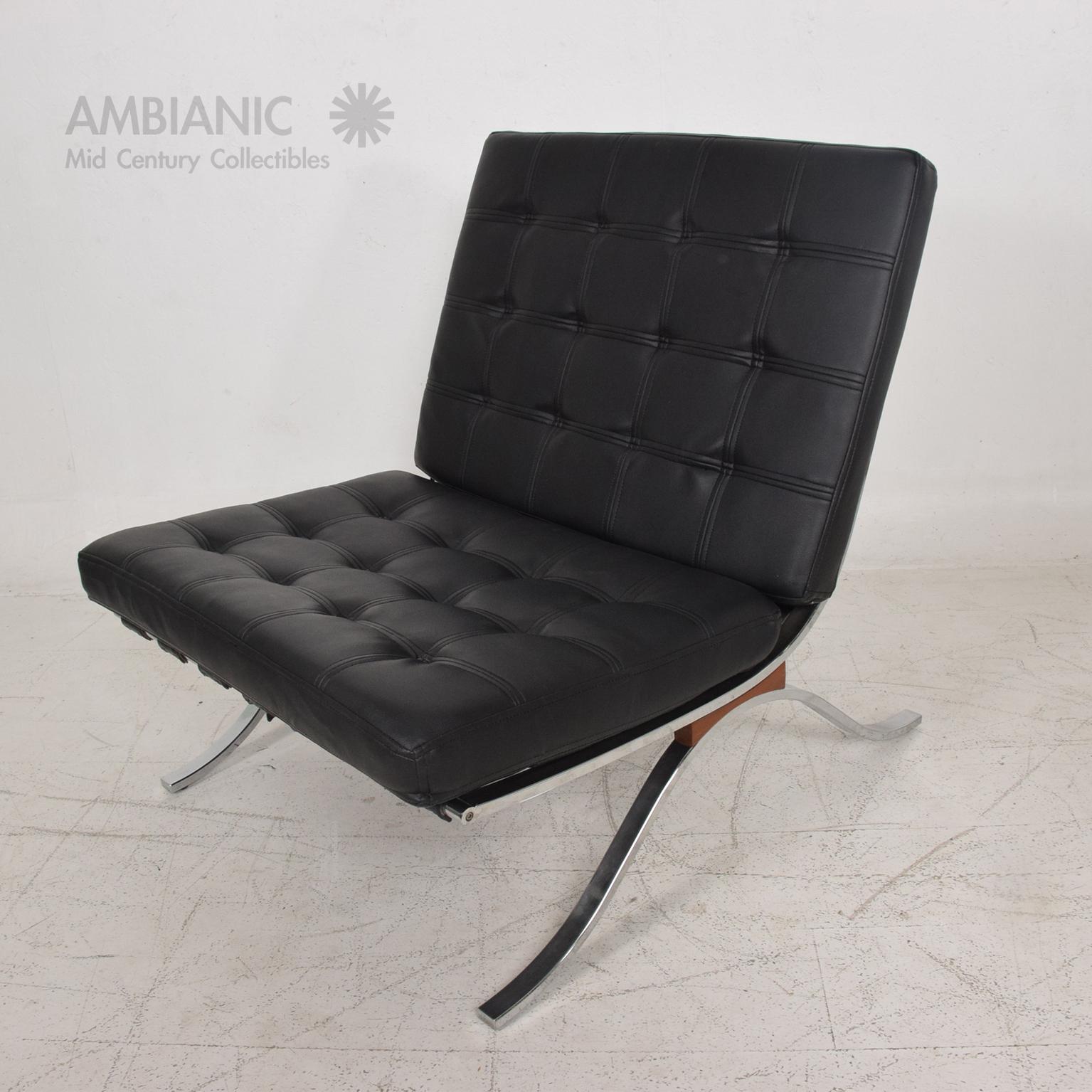 Mid-20th Century Mid-Century Modern SELIG Barcelona Lounge Chair in Chrome and Faux Leather 1960s