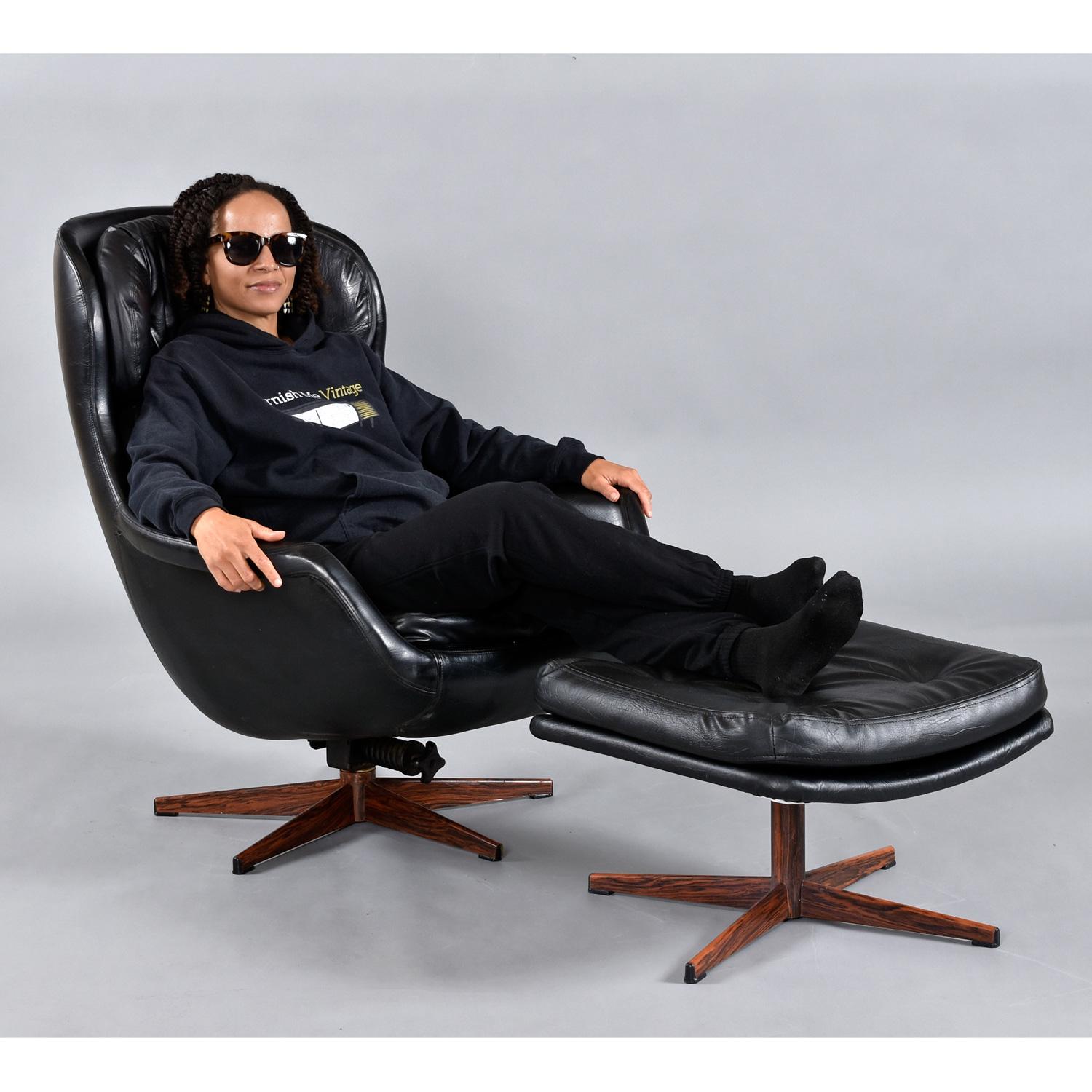 Mid-Century Modern Selig Imperial Swivel Pod Egg Chair Recliner and Ottoman In Good Condition In Chattanooga, TN
