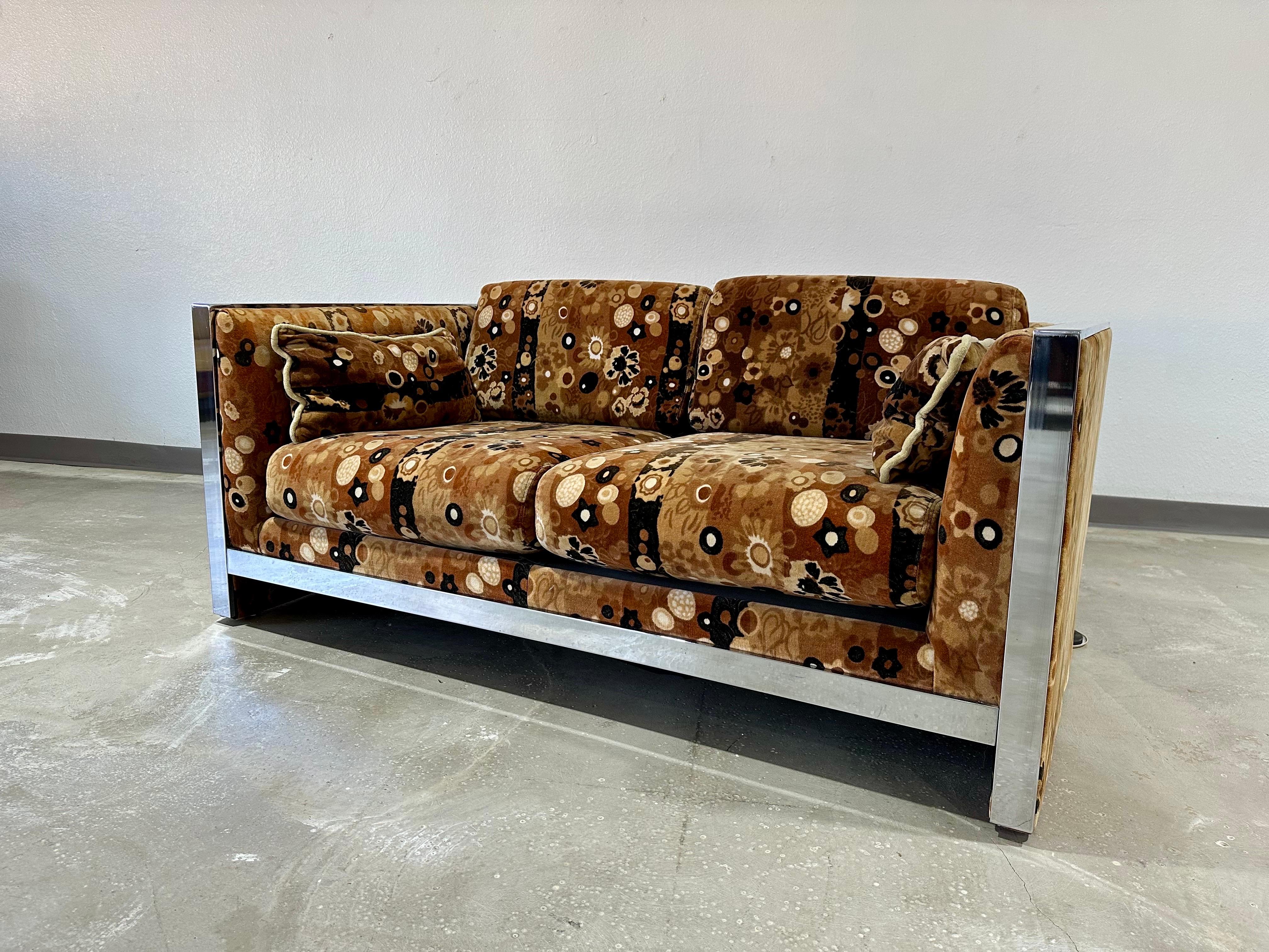 Mid-Century Modern Causeuse Selig moderne du milieu du siècle en tissu Jack Lenor Larsen Primavera en vente