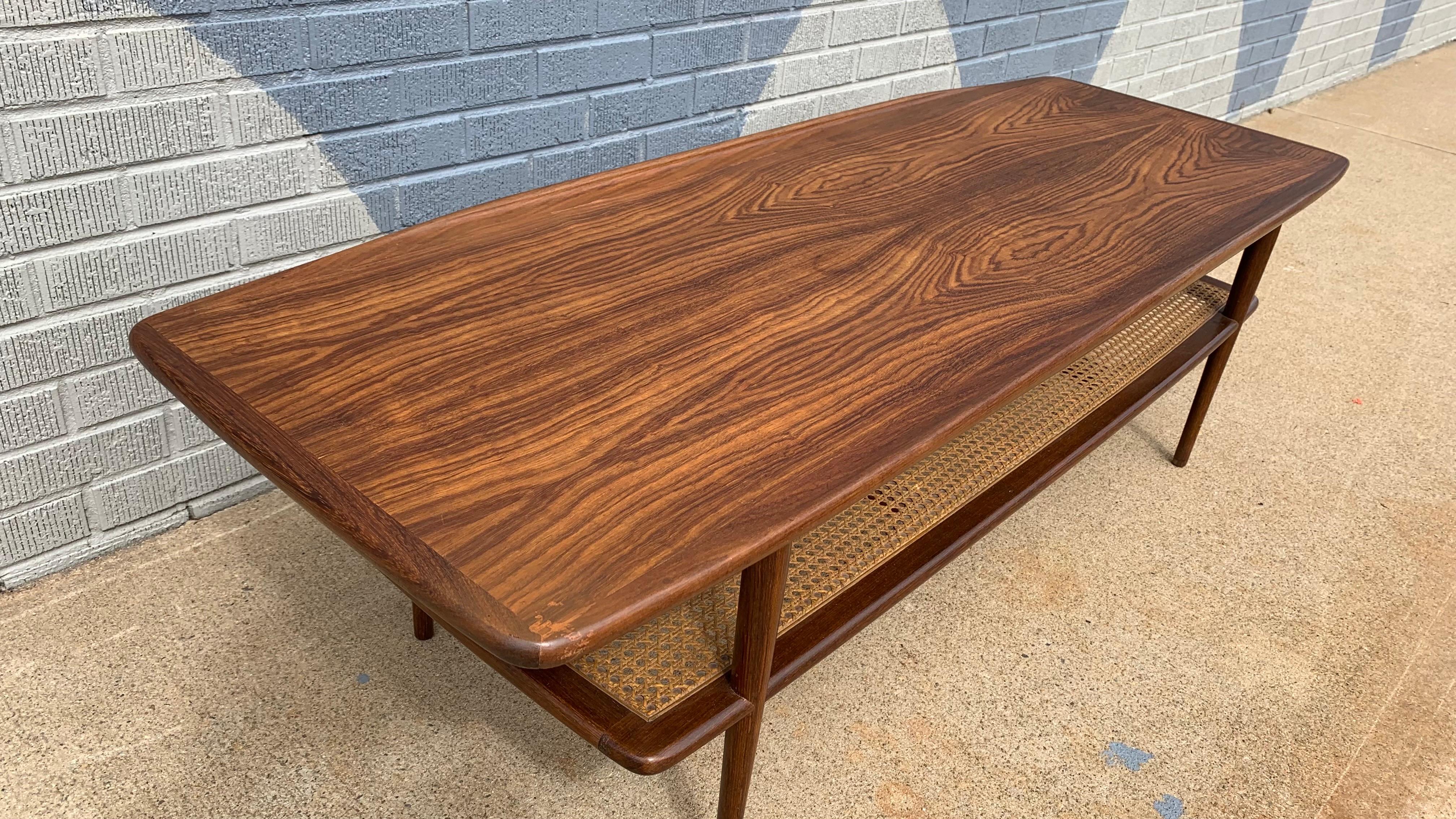 Inconnu Table basse moderne du milieu du siècle, style Selig en vente