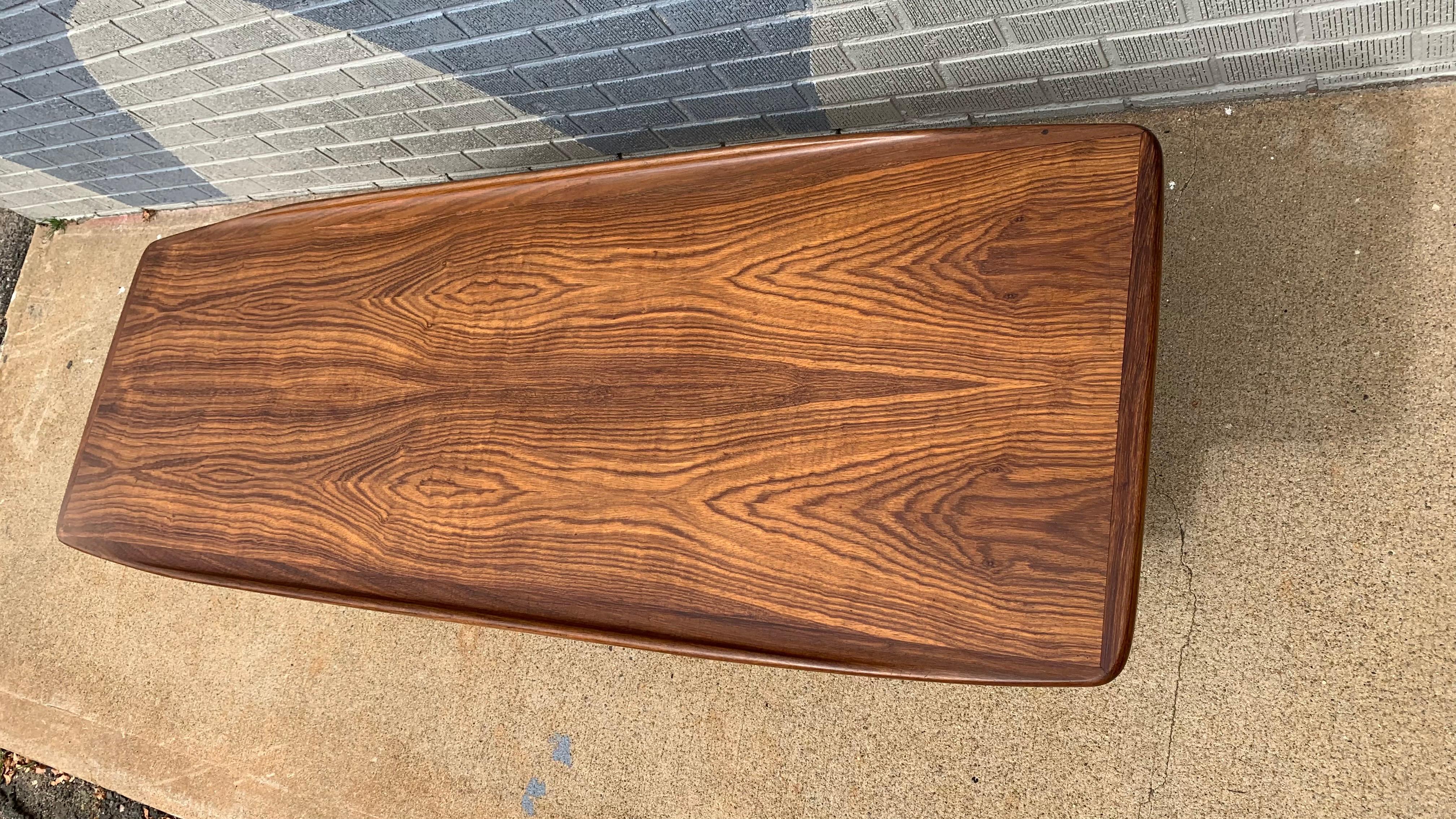 Table basse moderne du milieu du siècle, style Selig en vente 1