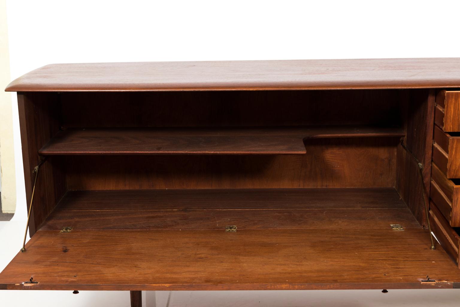 Mid-Century Modern server table by Dalescraft in teak wood from Liverpool, England, circa 1950-1960. The server comes with five drawers and two cabinets.
 