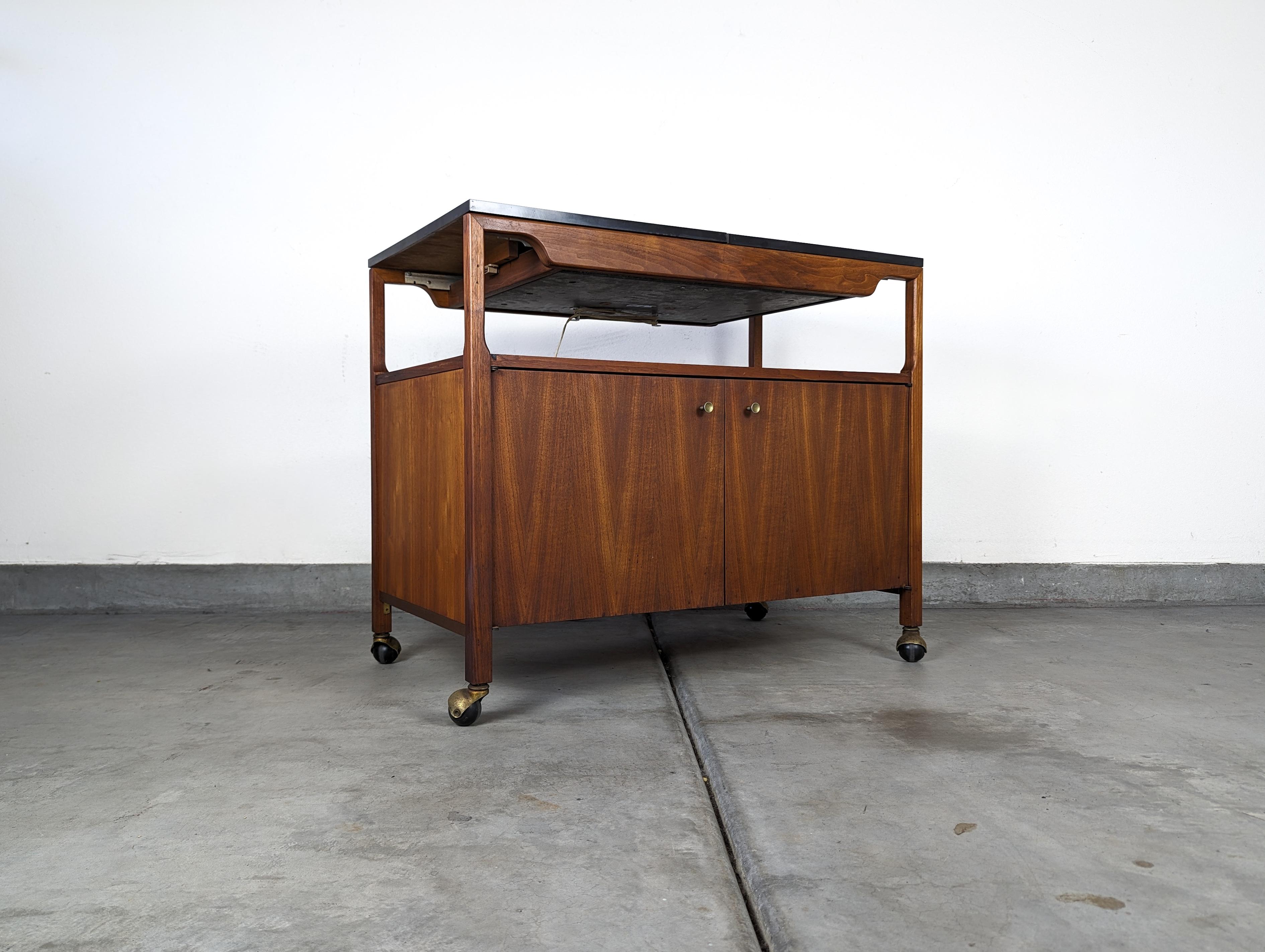 Mid Century Modern Serving Bar Cart with Hot Plate by Brown Saltman, c1960s In Good Condition For Sale In Chino Hills, CA
