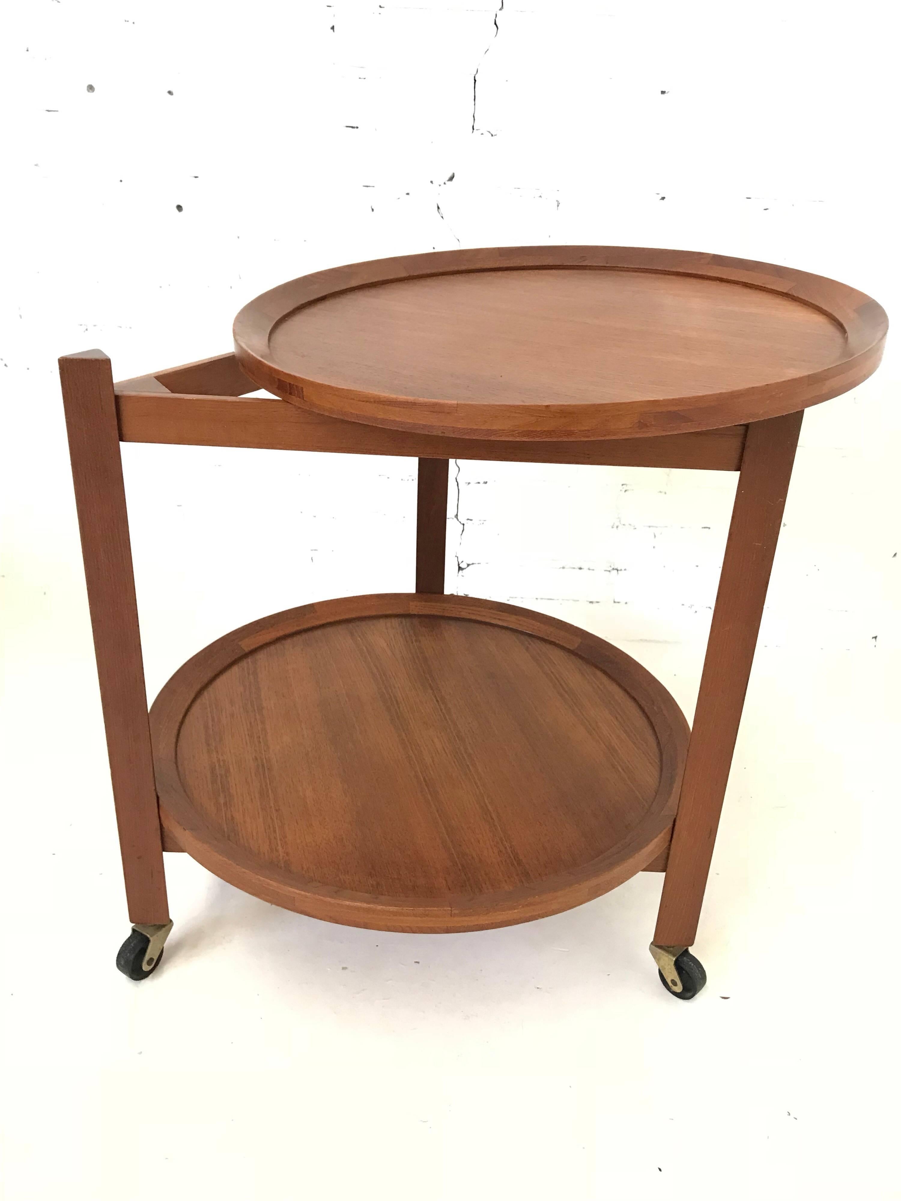 Small serving tray with two round trays with you can take apart.
All made from solid teak wood.
Base stands on three small wheels.