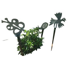 Ensemble de 3 sculptures de jardin modernes du milieu du siècle dernier : un oiseau, un papillon et un escargot