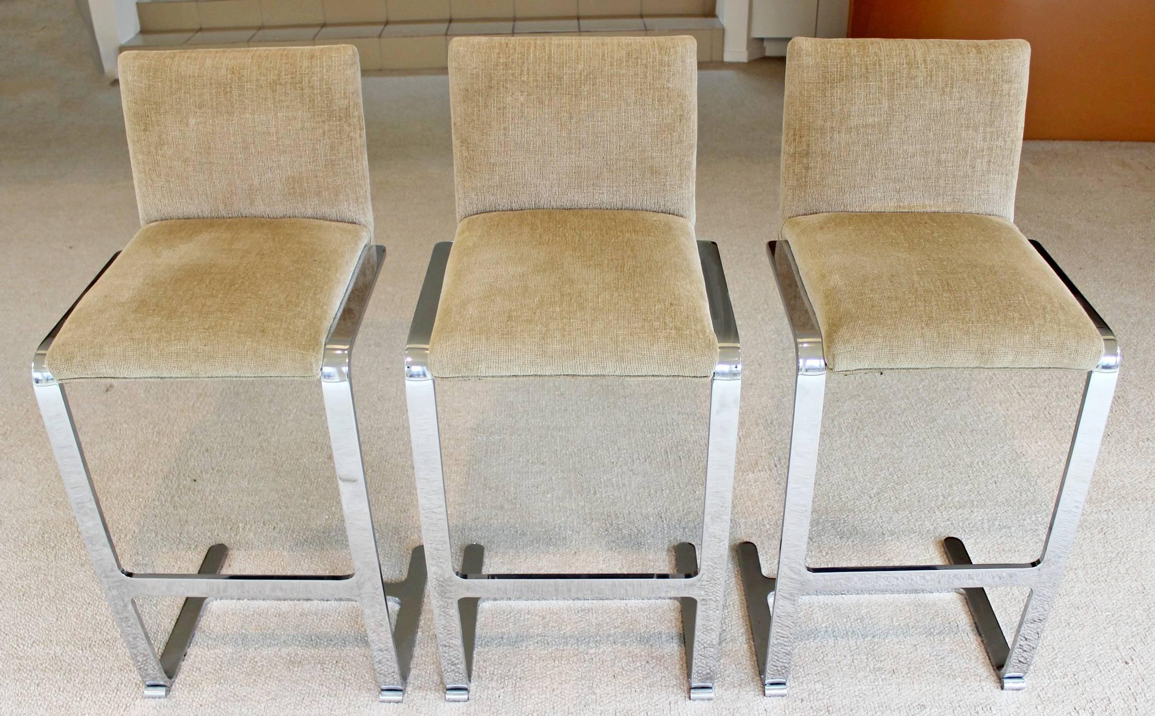 For your consideration is a set of three, flat bar chrome, Brno bar stools, by Ludwig Mies van der Rohe for Knoll, circa 1970s. In excellent condition. The dimensions are 17