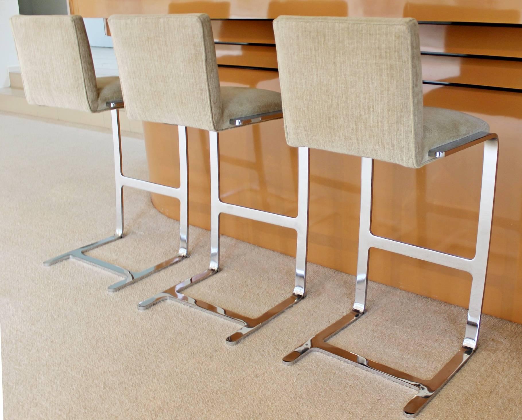 Mid-Century Modern Modernité du milieu du siècle Ensemble de trois tabourets de bar Brno de Mies van der Rohe pour Knoll