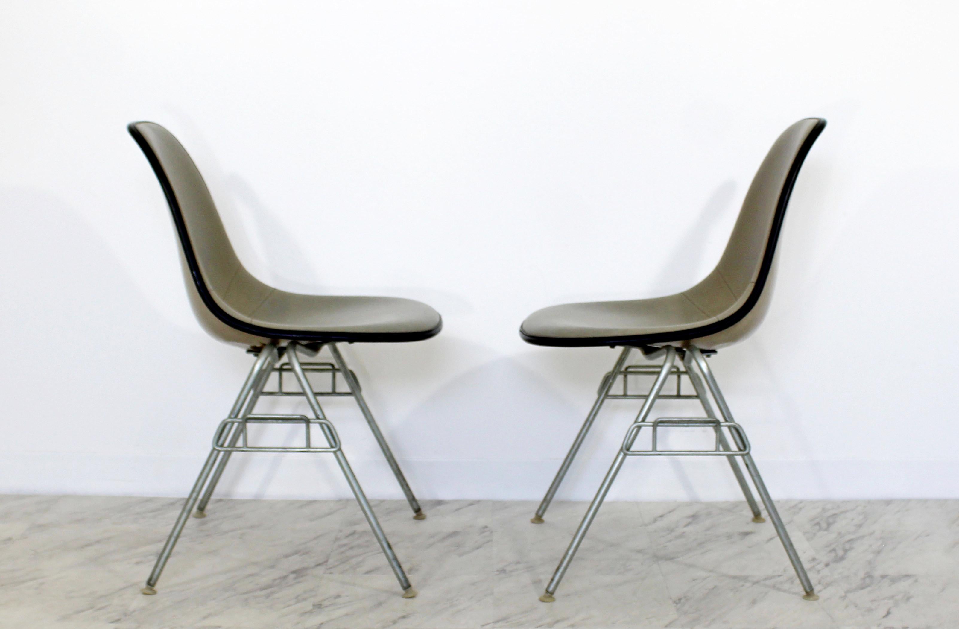 Mid-Century Modern Set 4 Eames Herman Miller Leather Stackable DSS Chairs, 1960s In Good Condition In Keego Harbor, MI