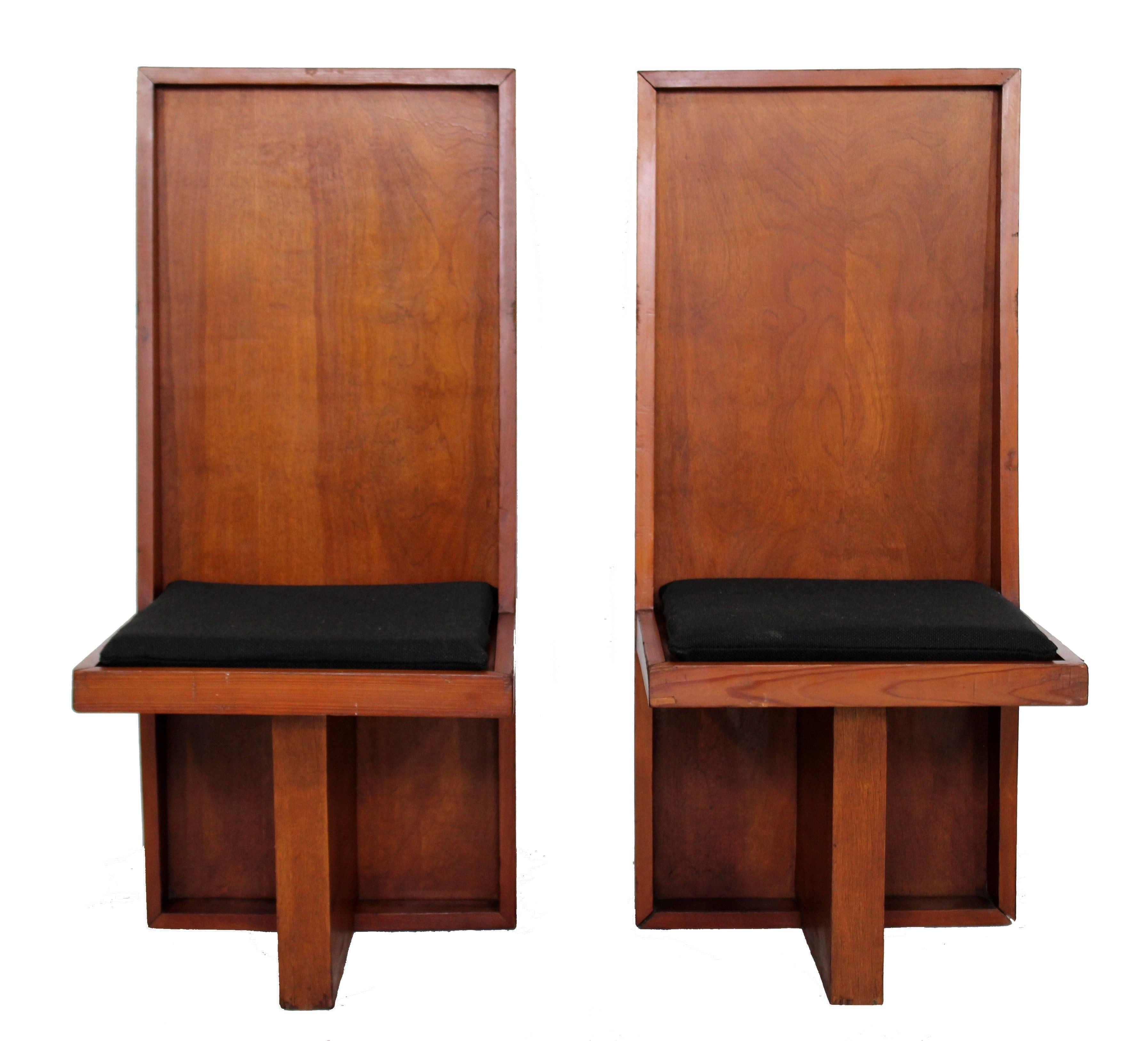 For your consideration is an incredible set of six, high backed, wooden side dining chairs, with unique bases, reminiscent of church pews. Frank Lloyd Wright style. In vintage condition. The dimensions are 17.5