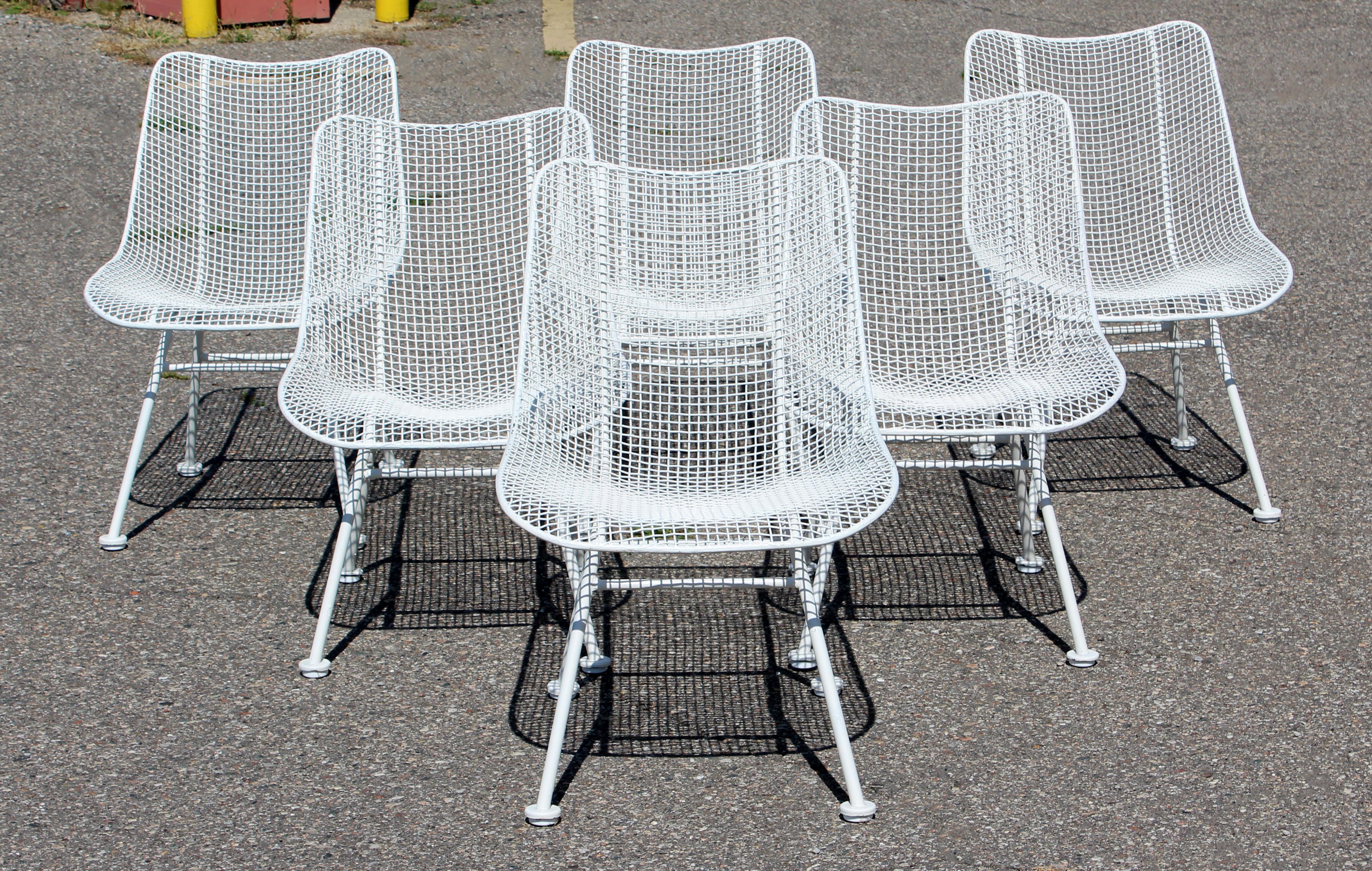 For your consideration is a great set of six outdoor side dining chairs, by Russell Woodard, circa 1960s. In very good vintage condition. The dimensions are 19