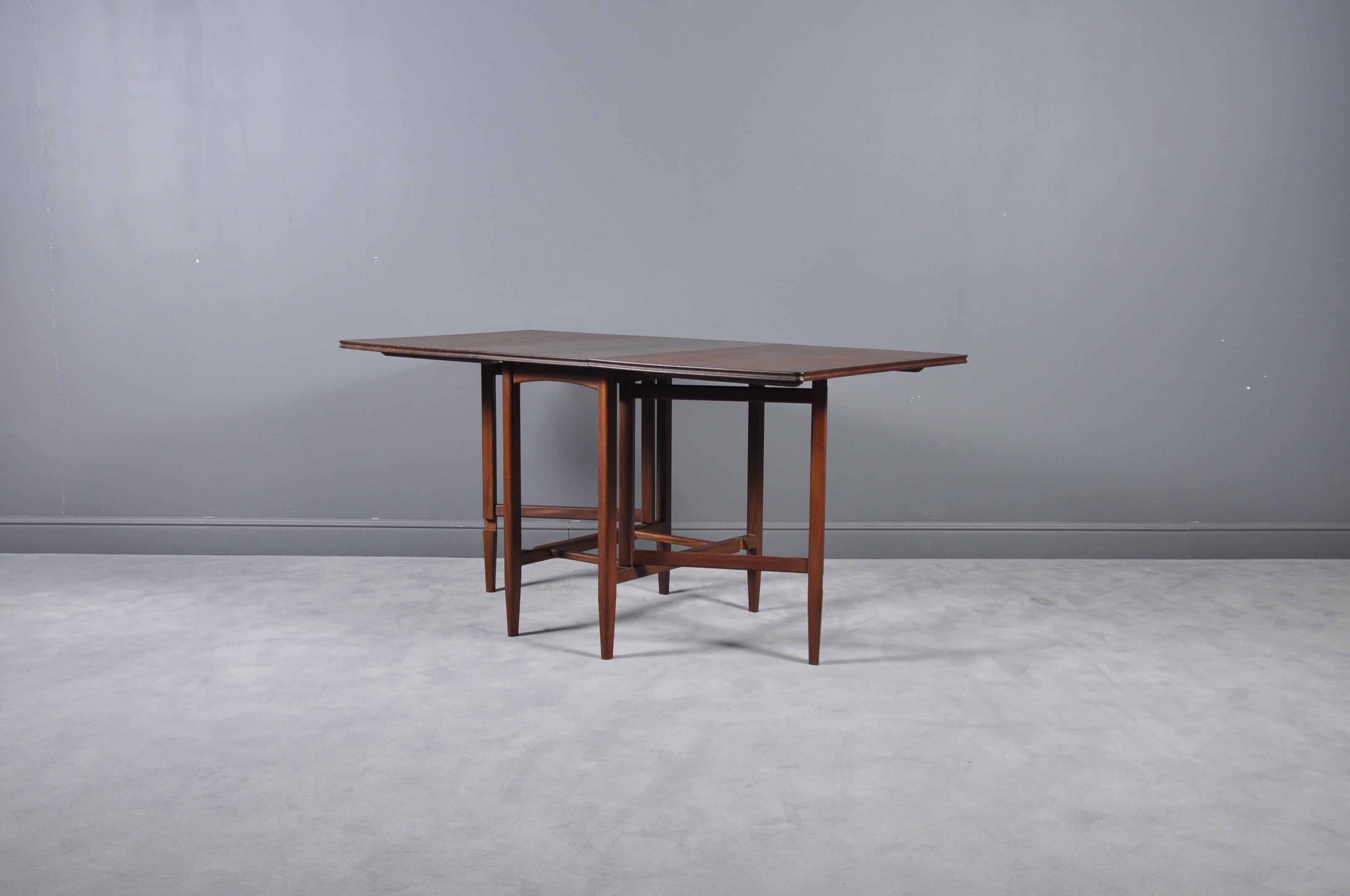 Mid Century Modern Set-Folding Dining Table and Six Chairs, 1960s (Mitte des 20. Jahrhunderts)