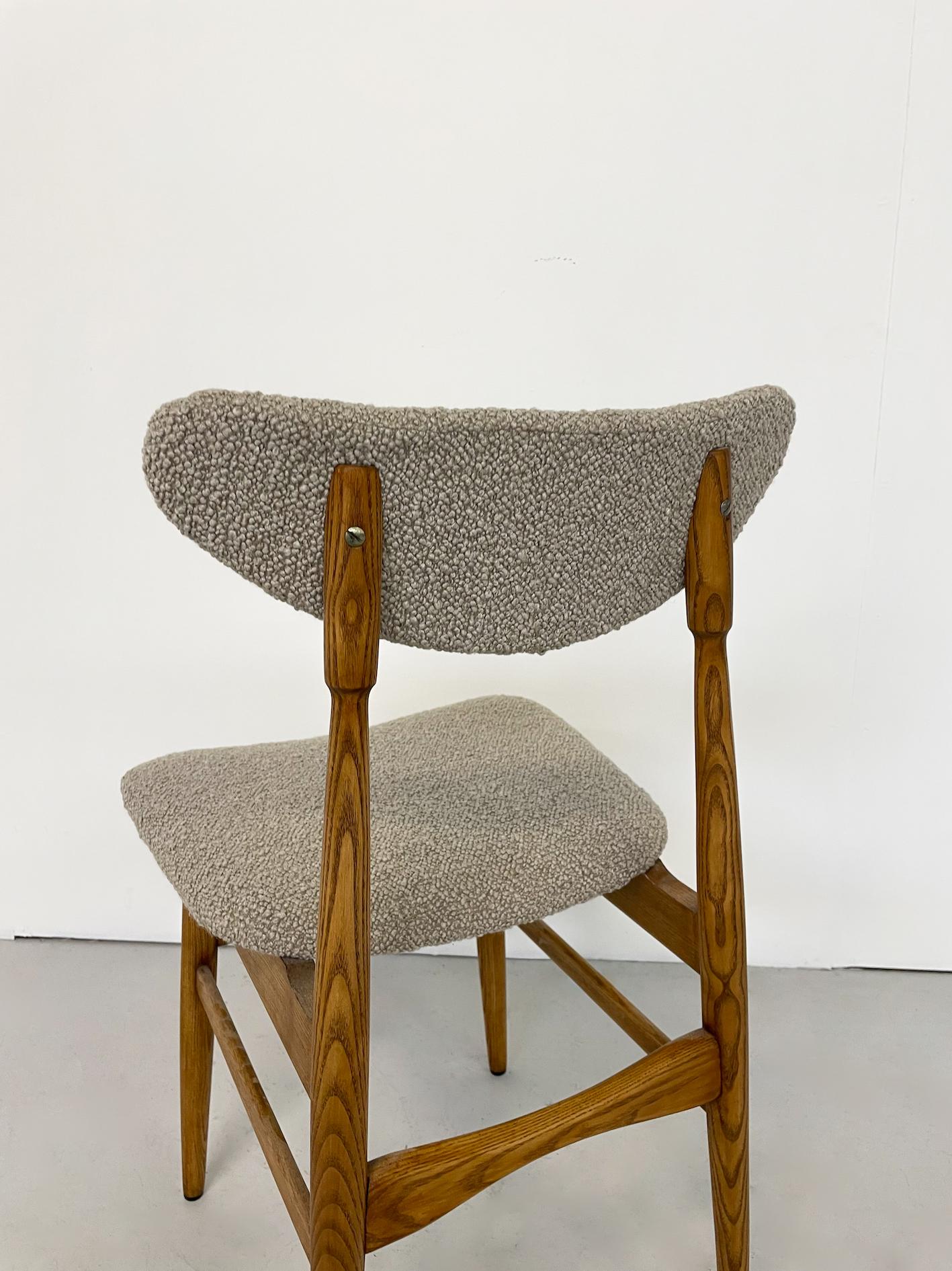 The Modernity Set of 12 Chairs, Italie, 1960s - New Upholstery en vente 6