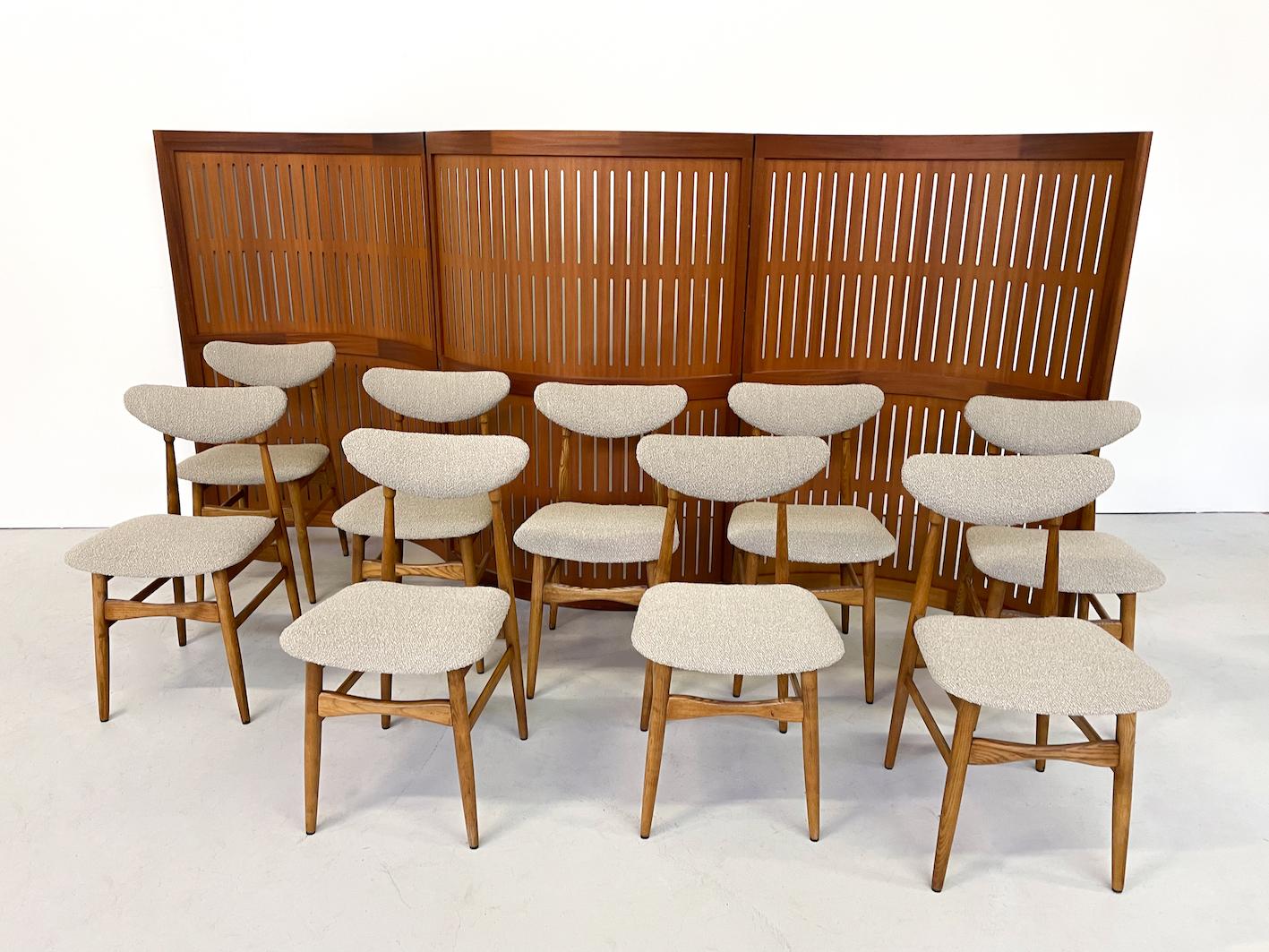 Mid-Century Modern Set of 12 Chairs, Italy, 1960s - New Upholstery In Good Condition For Sale In Brussels, BE