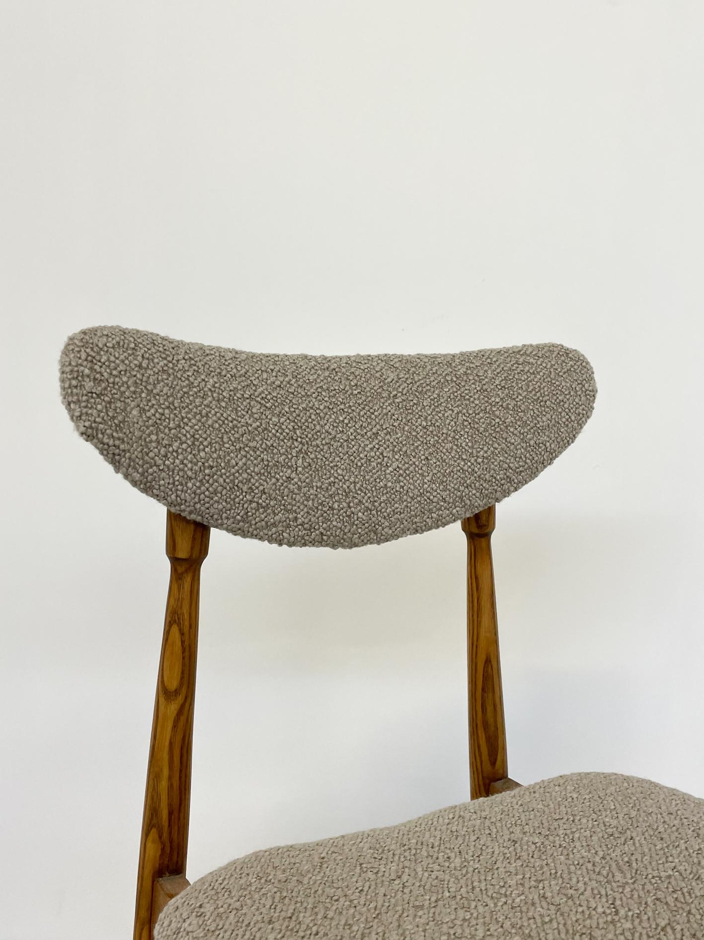 The Modernity Set of 12 Chairs, Italie, 1960s - New Upholstery en vente 1