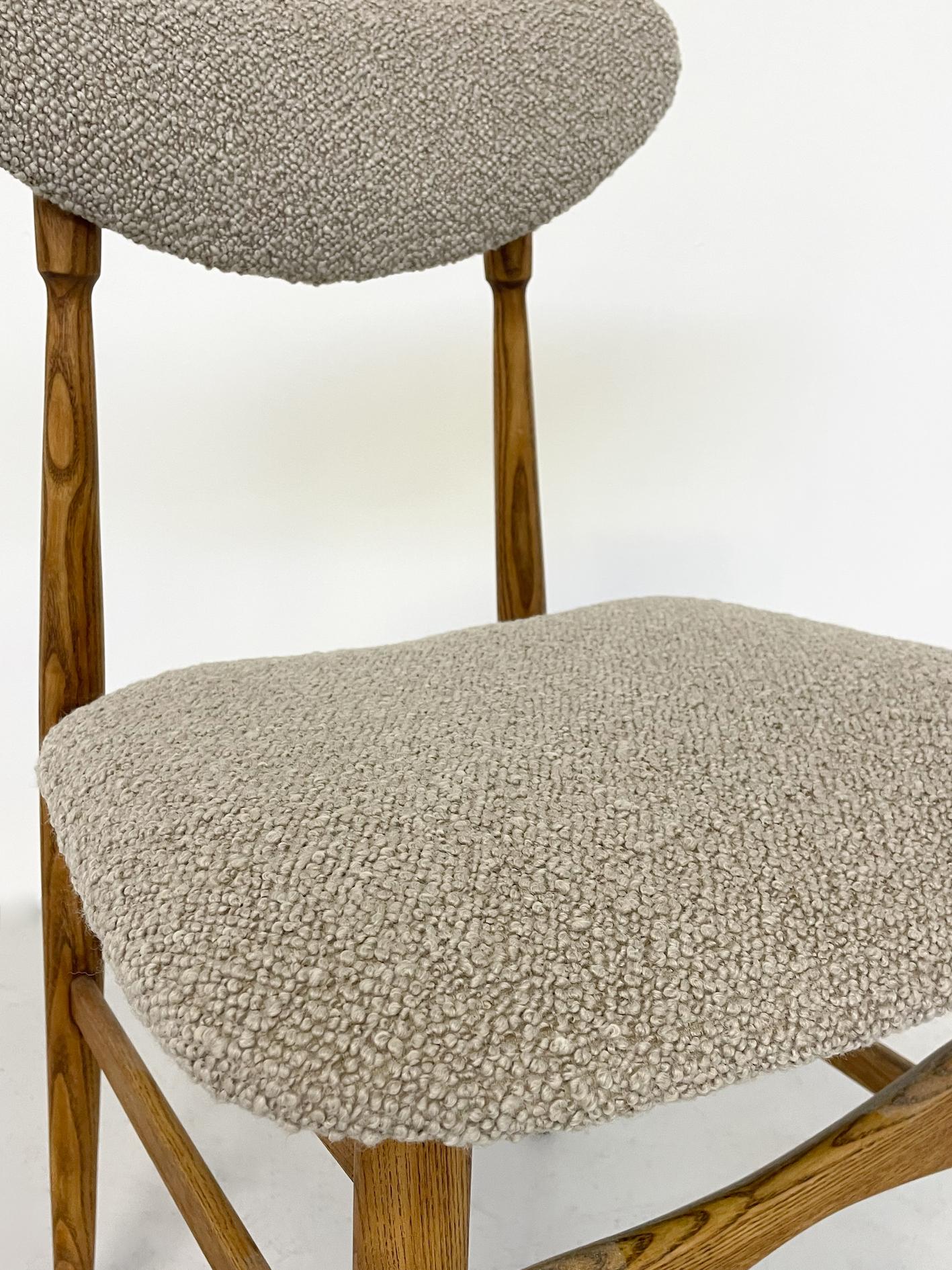 Mid-Century Modern Set of 12 Chairs, Italy, 1960s - New Upholstery For Sale 2