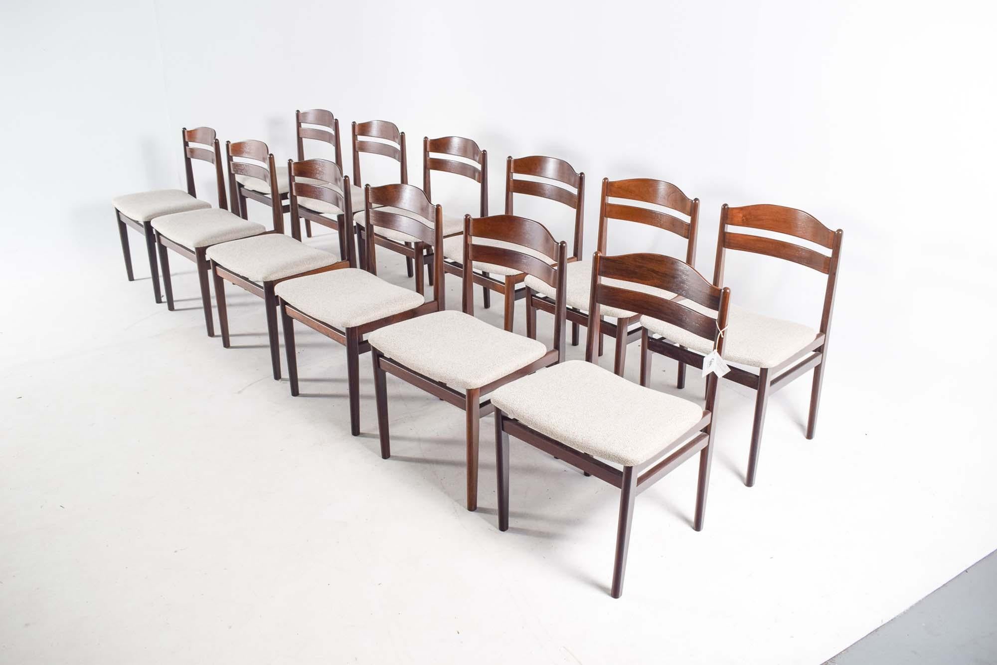 Set aus 12 Esszimmerstühlen aus Palisanderholz, Mid-Century Modern, 1960er Jahre im Zustand „Gut“ im Angebot in Lisboa, Lisboa