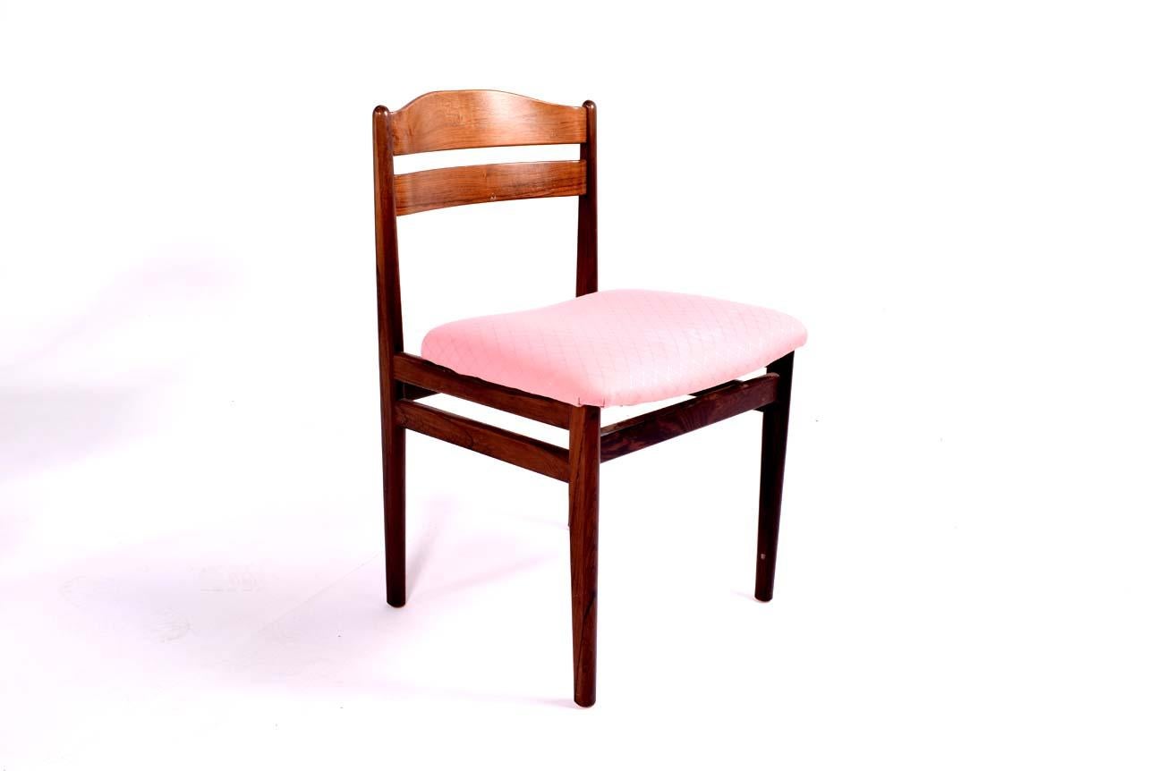 Milieu du XXe siècle Ensemble de 12 chaises de salle à manger en bois de rose de style The Modern, années 1960 en vente