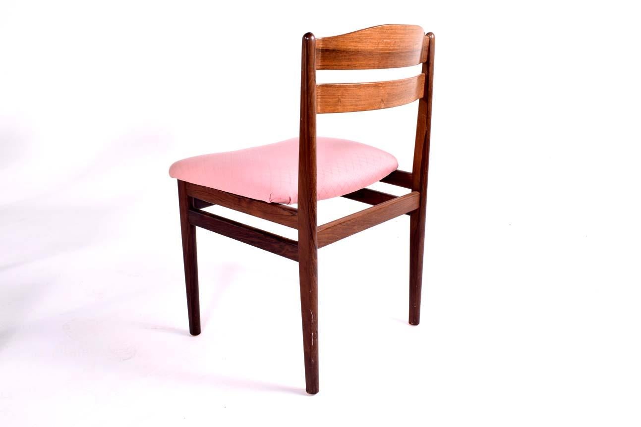 Ensemble de 12 chaises de salle à manger en bois de rose de style The Modern, années 1960 en vente 1