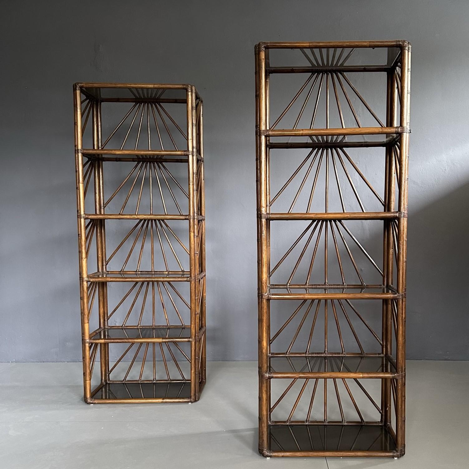 Mid-Century moderno Set di 2 étagère/libreria del 1970 di manifattura italiana in bambù in vendita
