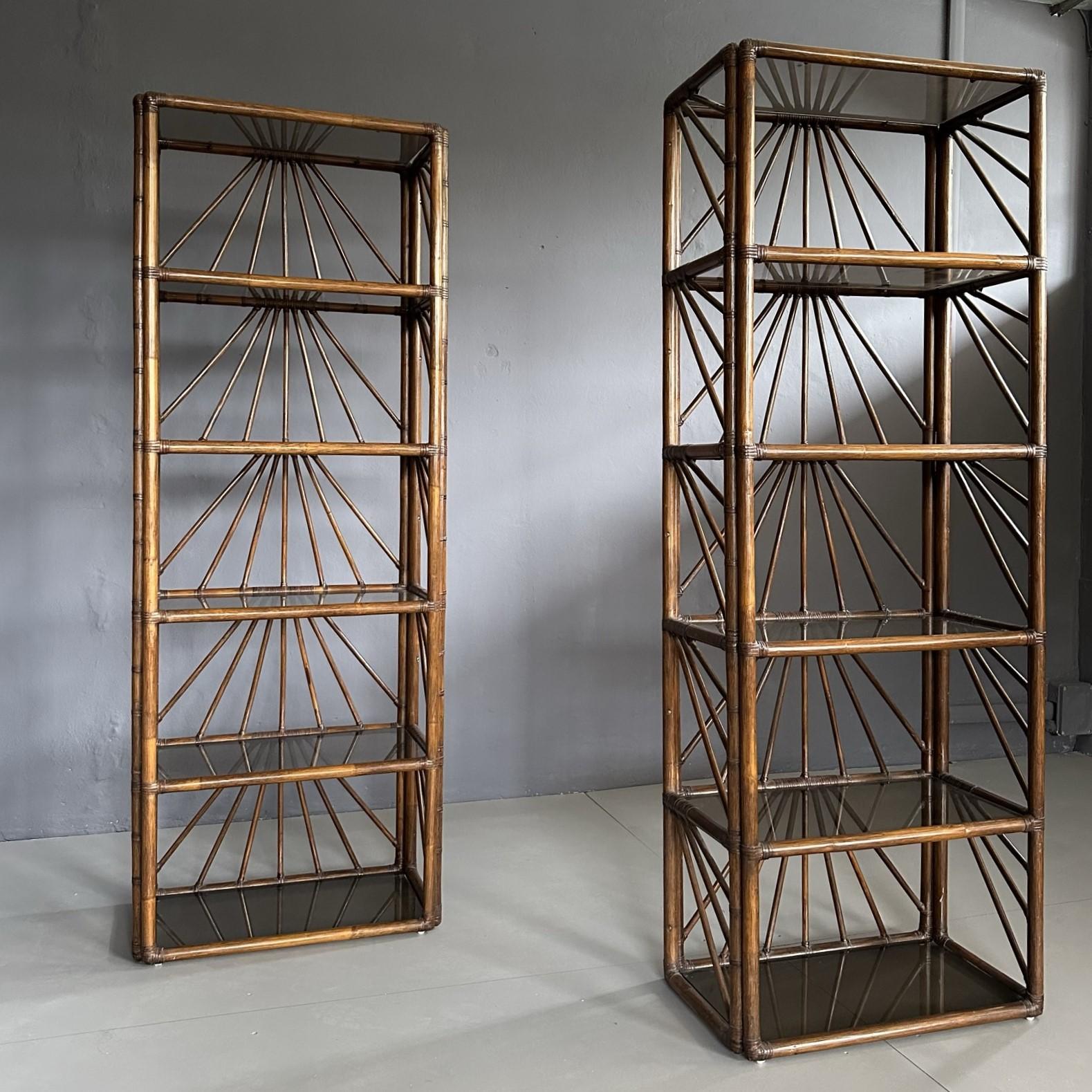Set di 2 étagère/libreria del 1970 di manifattura italiana in bambù In condizioni buone in vendita a Milan, IT