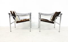 Ensemble de 2 fauteuils LC1 de style mi-siècle moderne par Le Corbusier, Jeanneret, Perriand