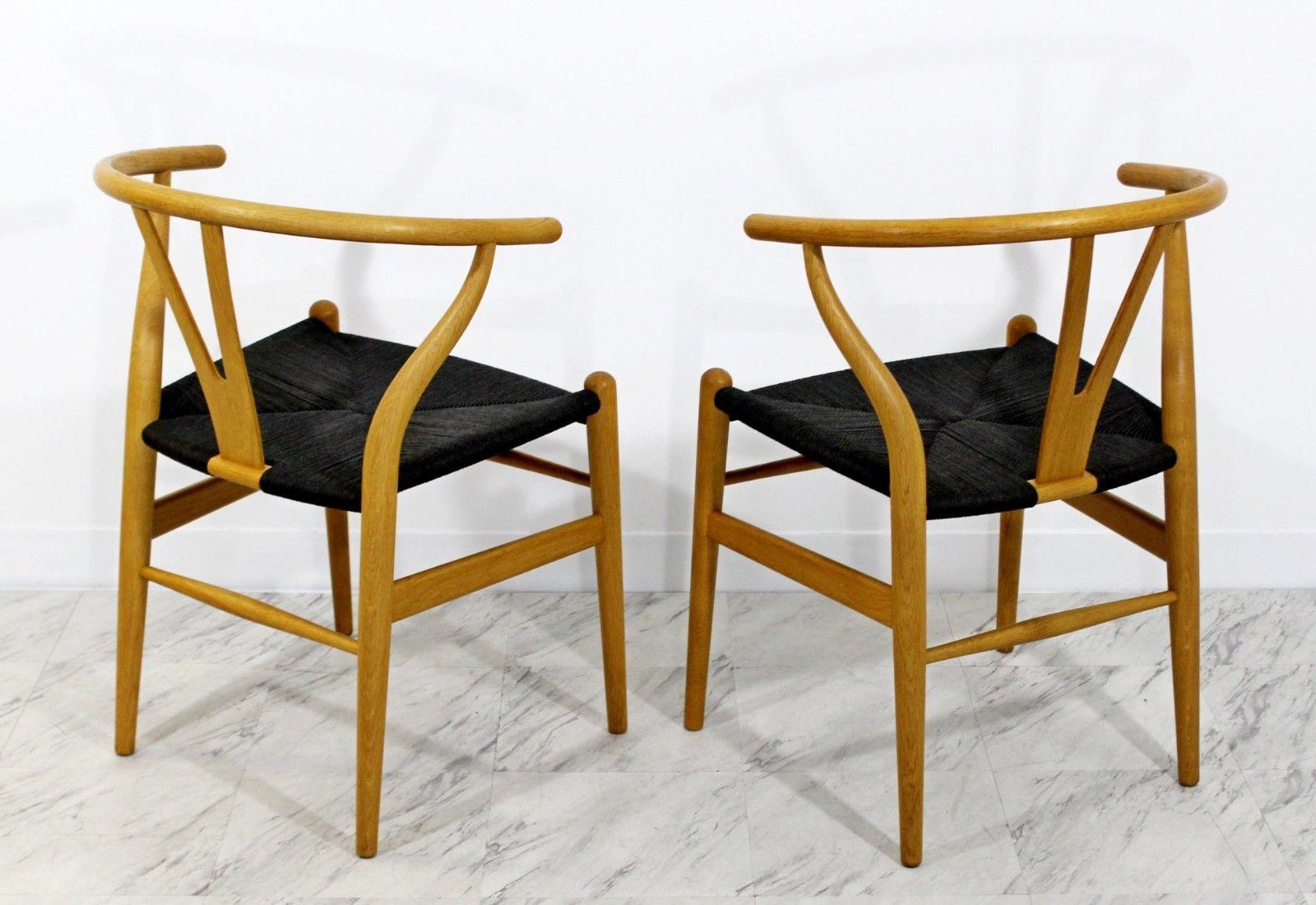 Mid-Century Modern Set of 2 New Hans Wegner Hansen Wishbone Dining Chairs, Ch24 In Good Condition In Keego Harbor, MI
