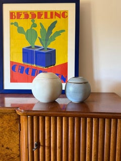 Conjunto de dos jarrones esféricos de gres de estilo «Mid-century Modern», de Franco Bucci (Italia), hacia 1970