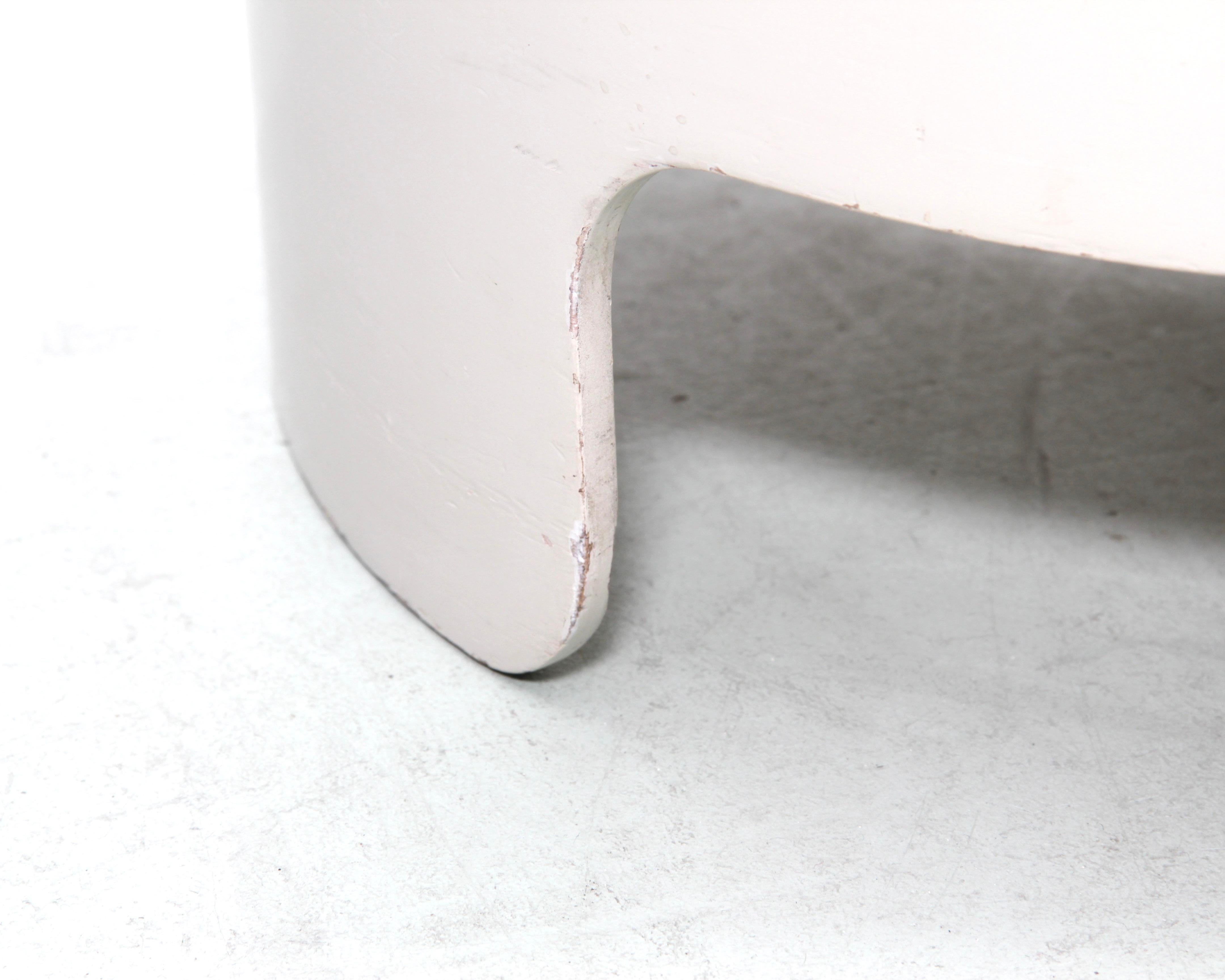 Ensemble moderne du milieu du siècle composé de 2 tabourets et d'une table basse, pièces originales en vente 3