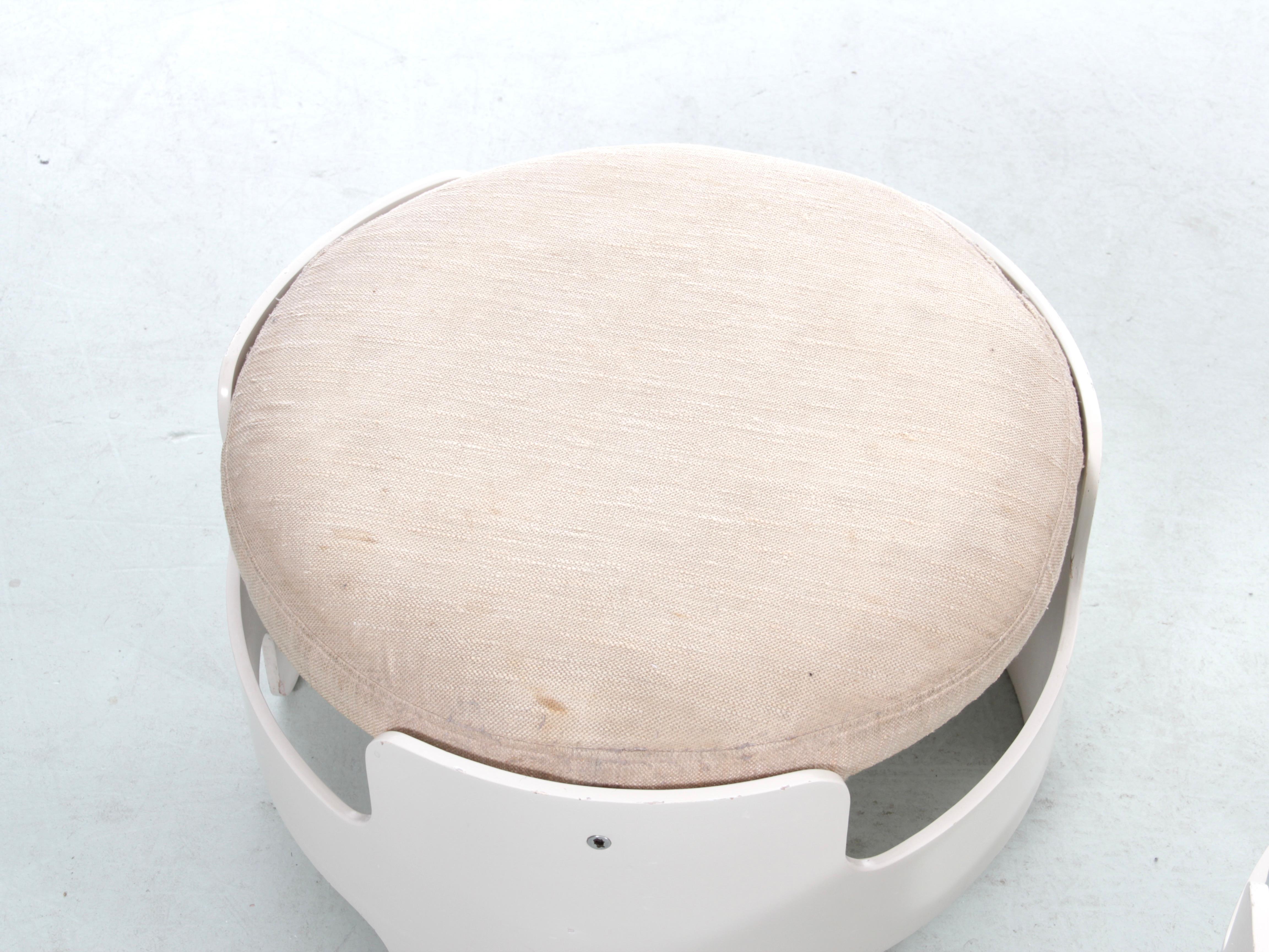 Ensemble moderne du milieu du siècle composé de 2 tabourets et d'une table basse, pièces originales Bon état - En vente à Courbevoie, FR