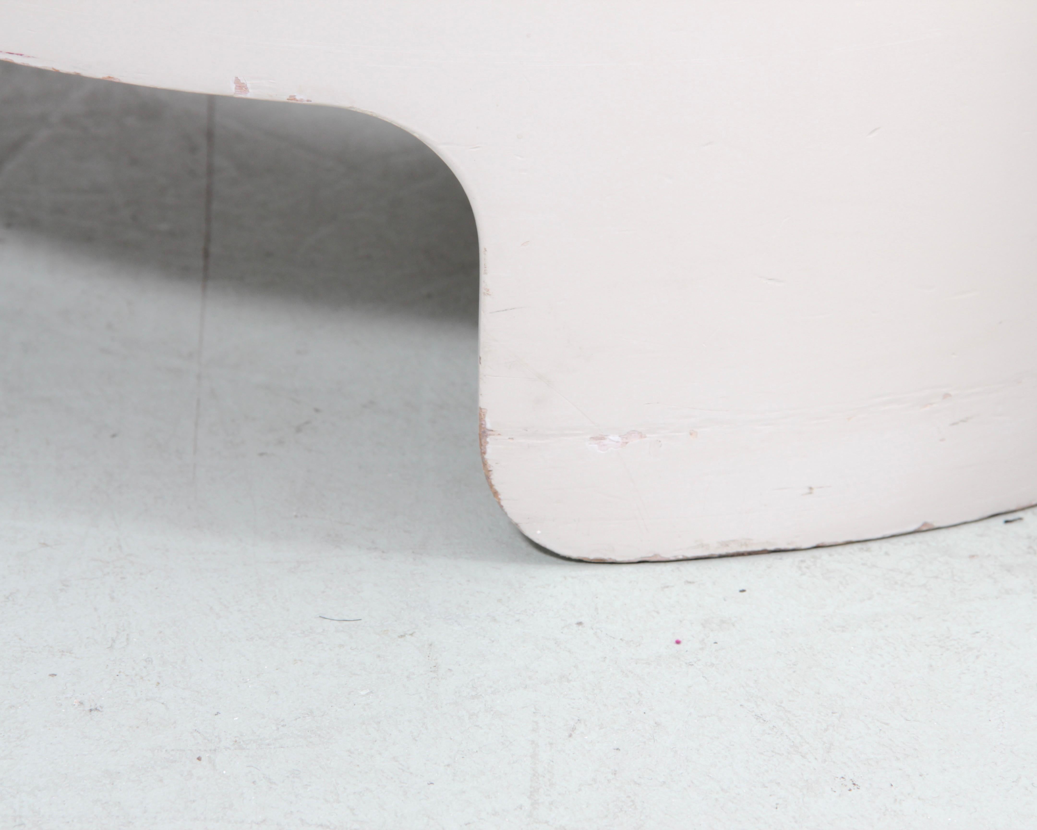 Ensemble moderne du milieu du siècle composé de 2 tabourets et d'une table basse, pièces originales en vente 2