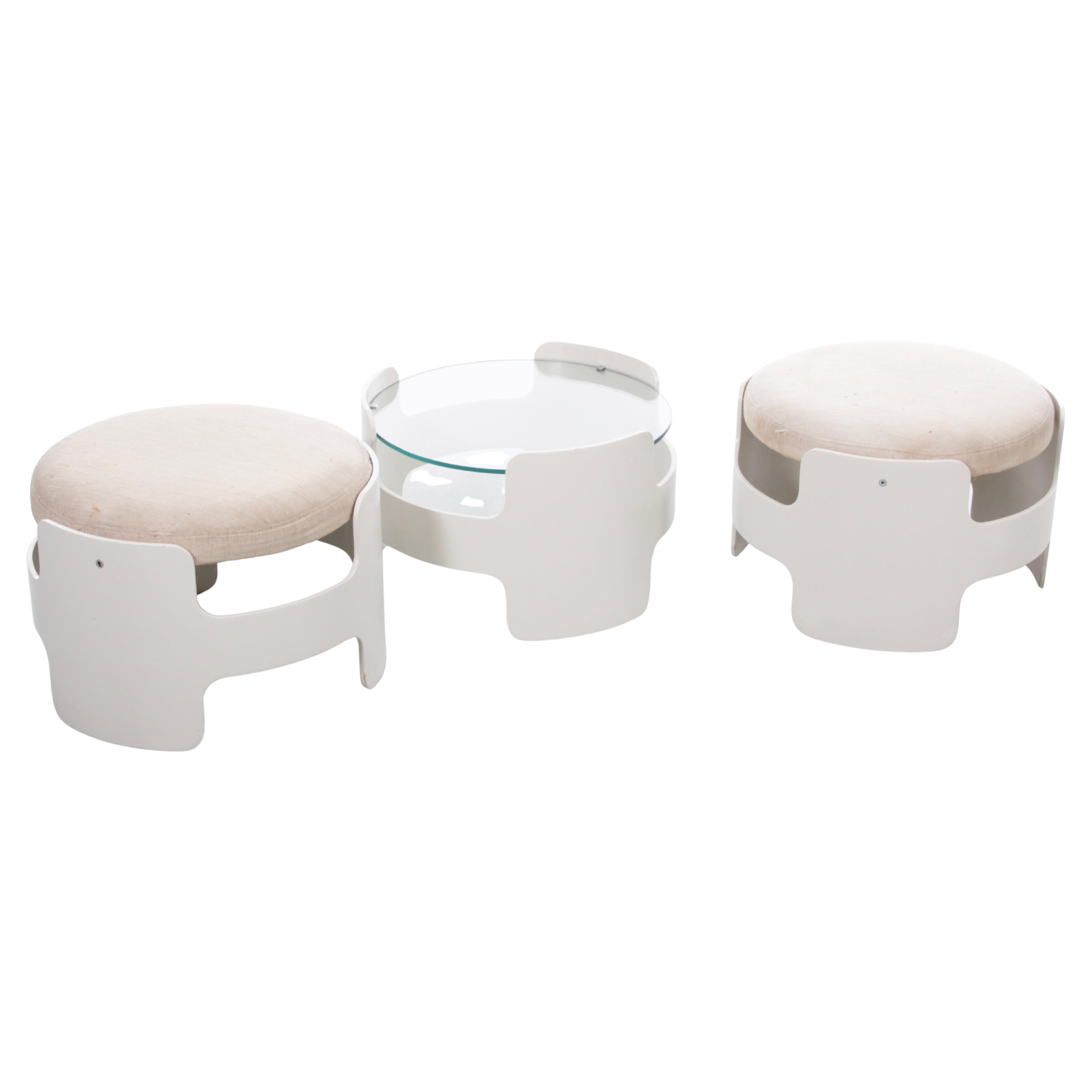 Ensemble moderne du milieu du siècle composé de 2 tabourets et d'une table basse, pièces originales en vente