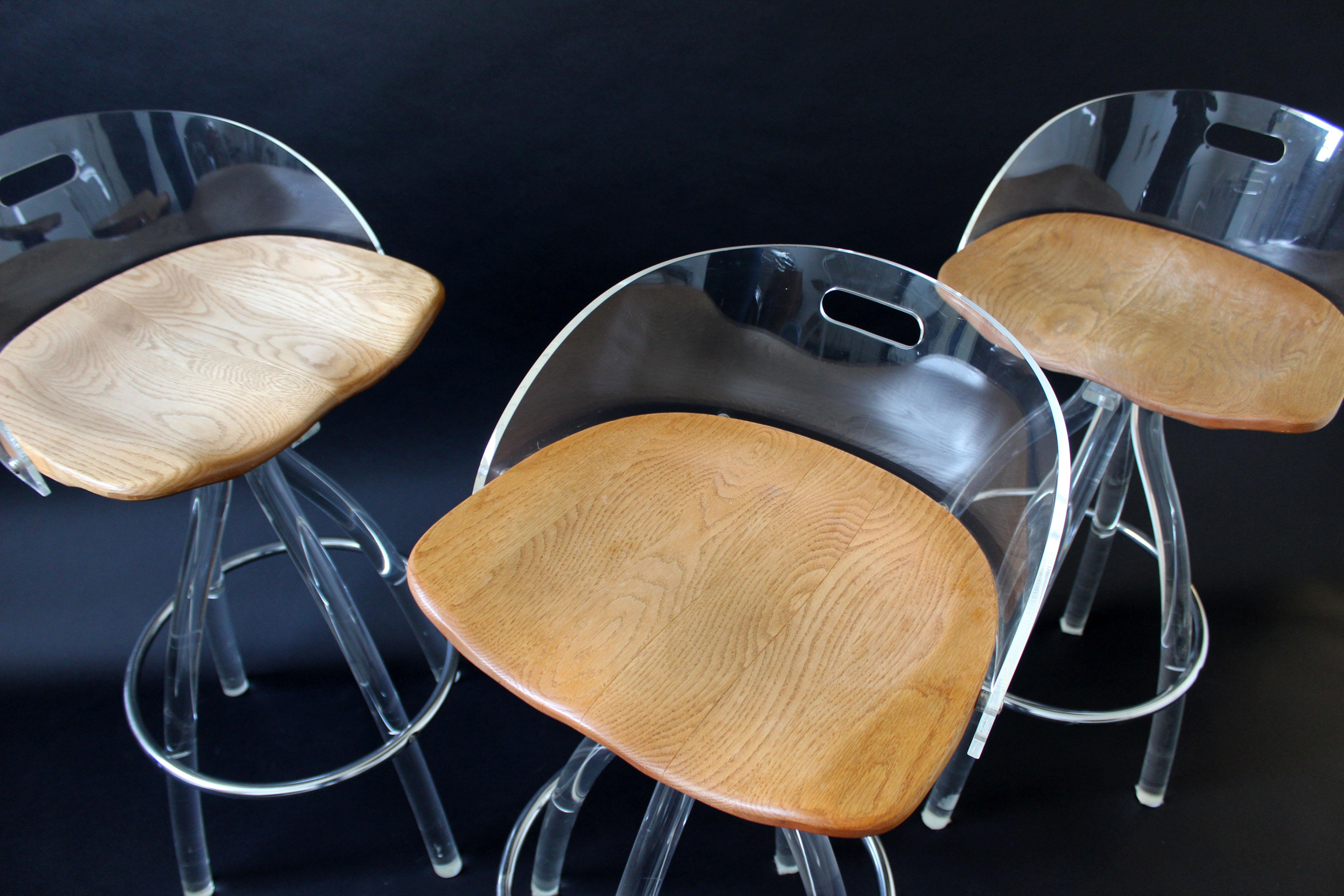 Mid-Century Modern Set of 3 Lucite Wood Saddle Seat Bar Stools by Hill Mfg 1970s In Good Condition In Keego Harbor, MI