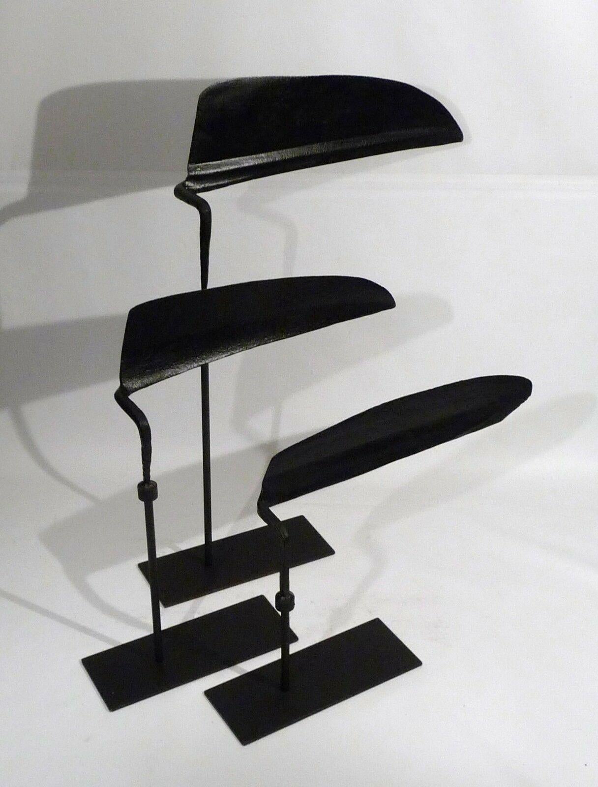 20th Century Mid-Century Modern Set of 3 Metal Brutalist Blade Shaped Standing Sculpture For Sale