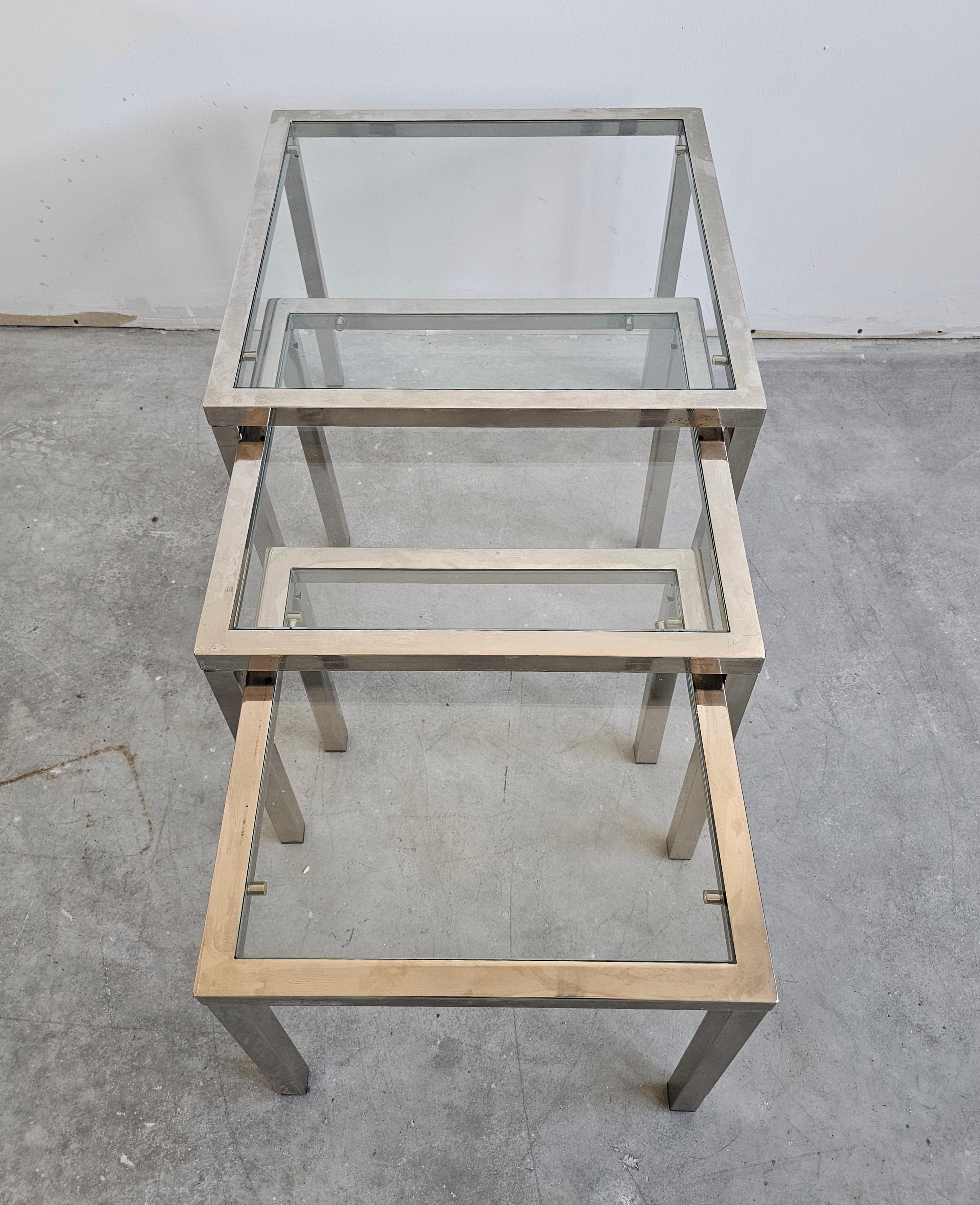 italien Ensemble de 3 tables gigognes modernes du milieu du siècle dernier, en chrome avec dessus en verre en vente