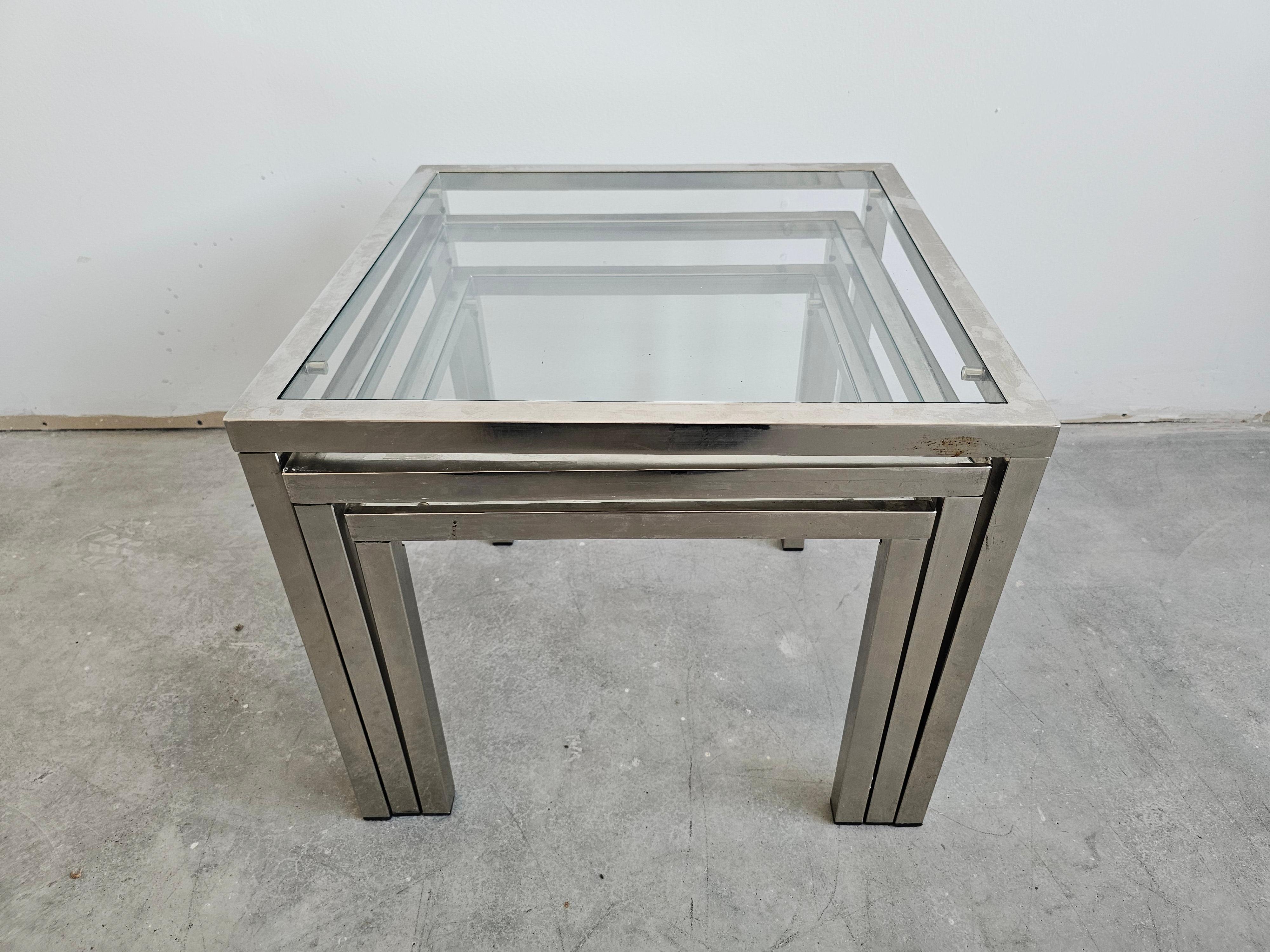 Ensemble de 3 tables gigognes modernes du milieu du siècle dernier, en chrome avec dessus en verre en vente 1